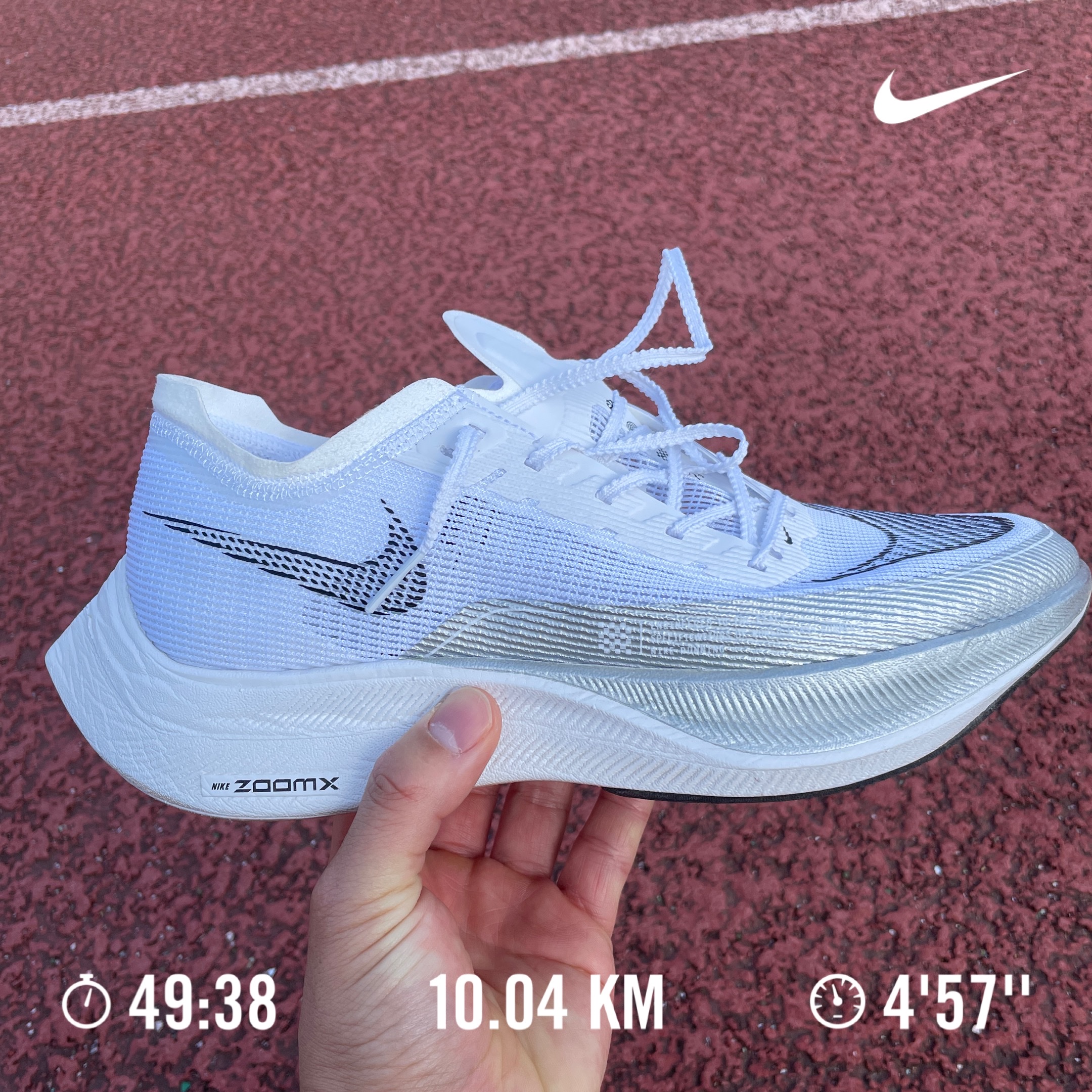 Nike ZoomX Vaporfly Next% 2 White Metallic Silver 착용 스타일