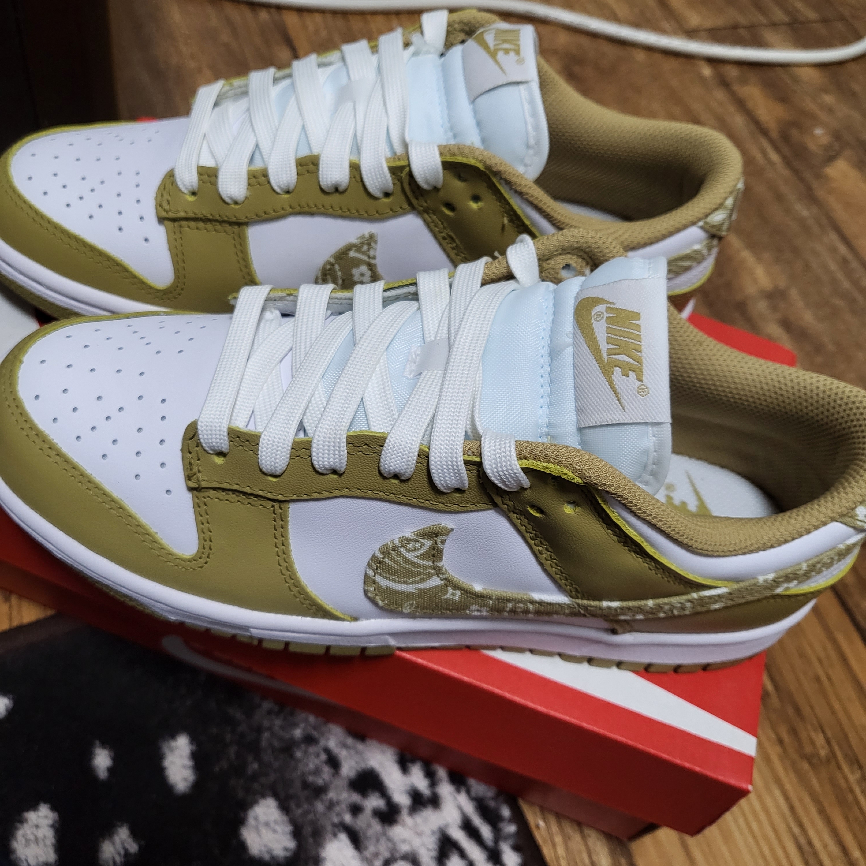 (W) Nike Dunk Low Essential Barley Paisley 착용 스타일 - 2