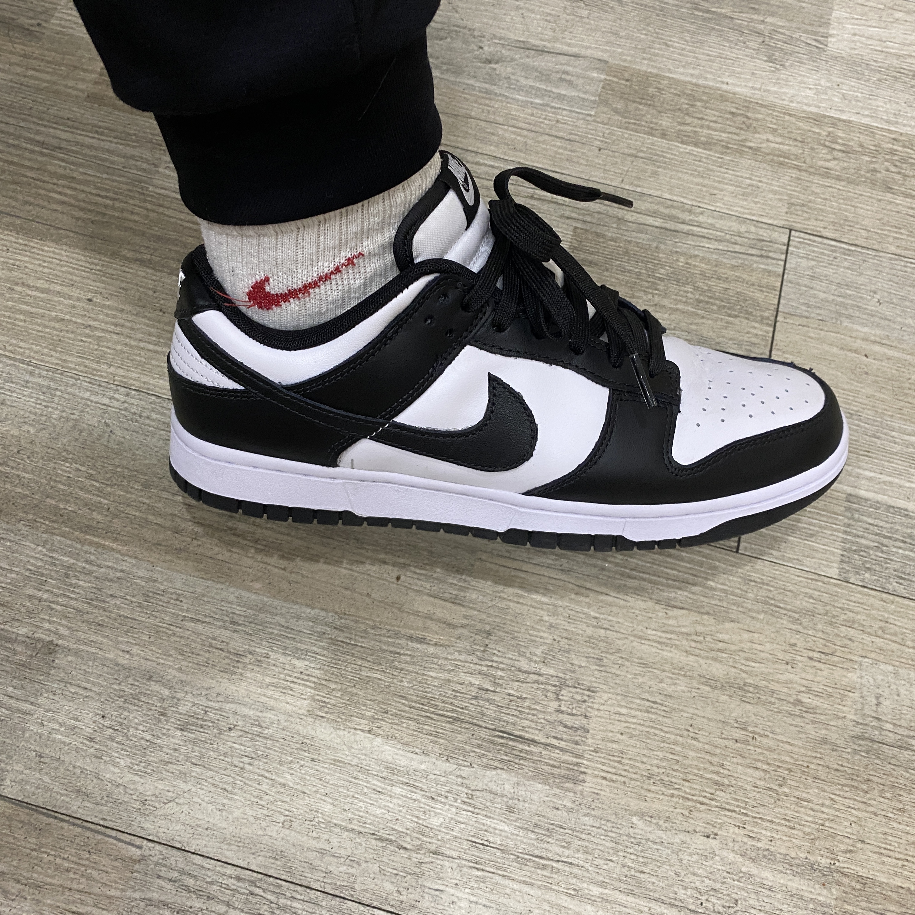 Nike Dunk Low Retro Black 착용 스타일 - 1