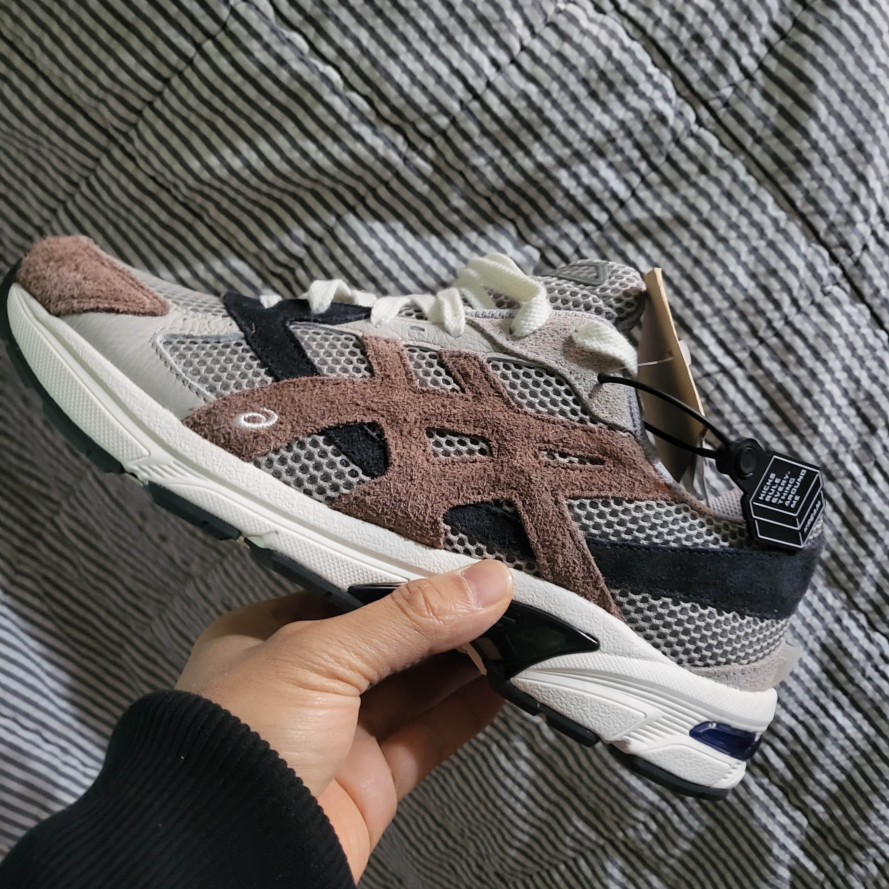 Asics x Hal Studios Gel-1130 Smoke Grey 착용 스타일