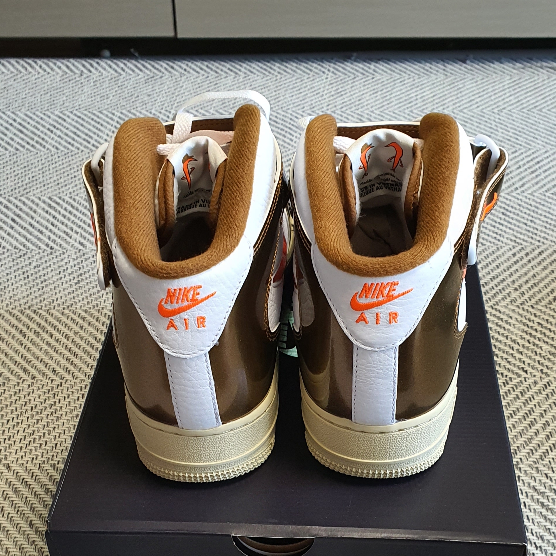 Nike Air Force 1 Mid QS Ale Brown 착용 스타일 - 4