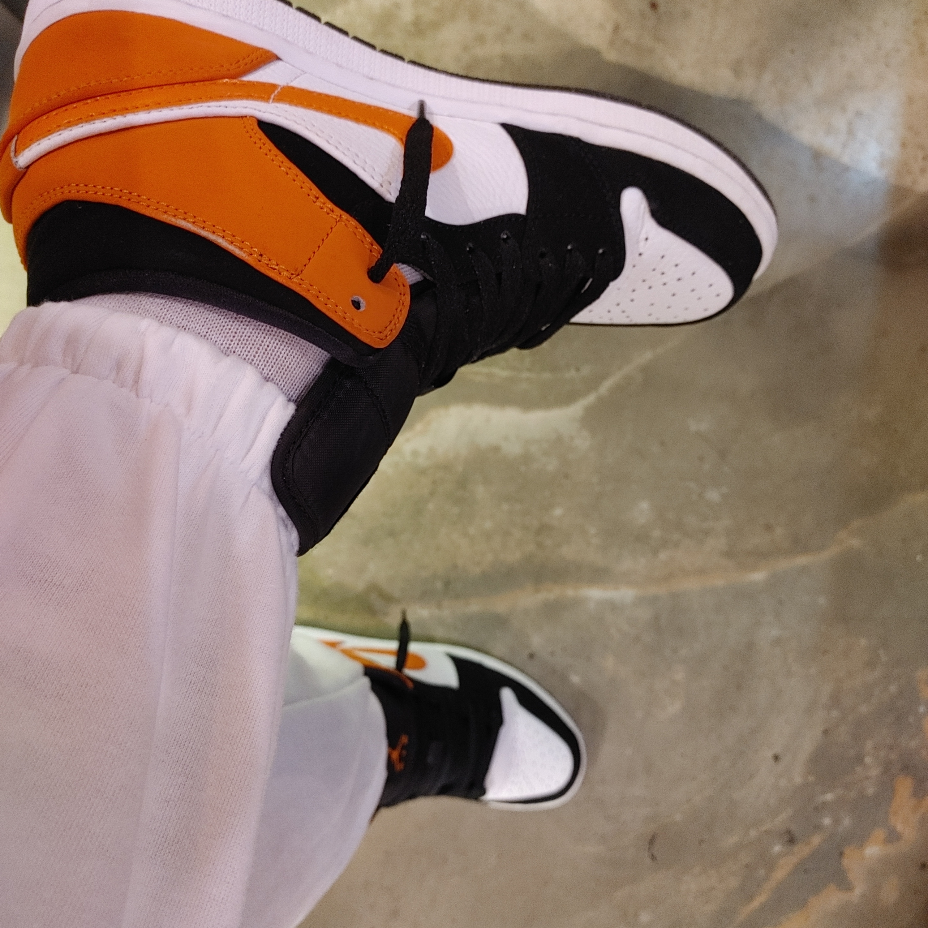 Jordan 1 Mid Shattered Backboard 착용 스타일 - 1