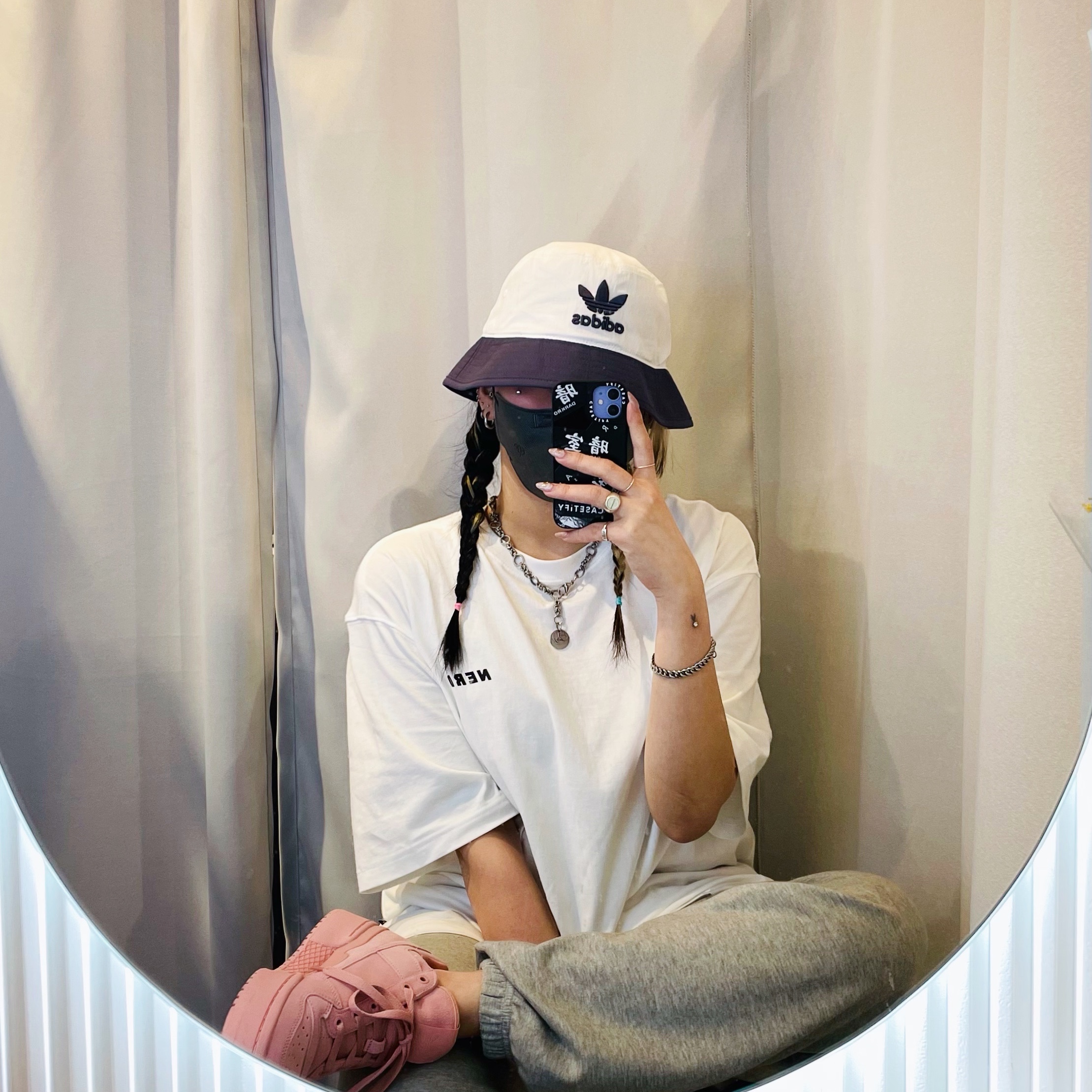 Casetify x Darkr8m Studio Tape Impact iPhone Case Clear Black 착용 스타일