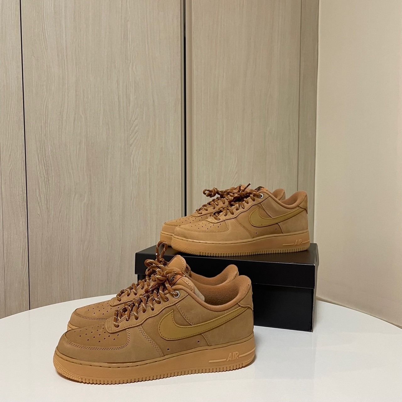 Nike Air Force 1 '07 WB Flax 착용 스타일