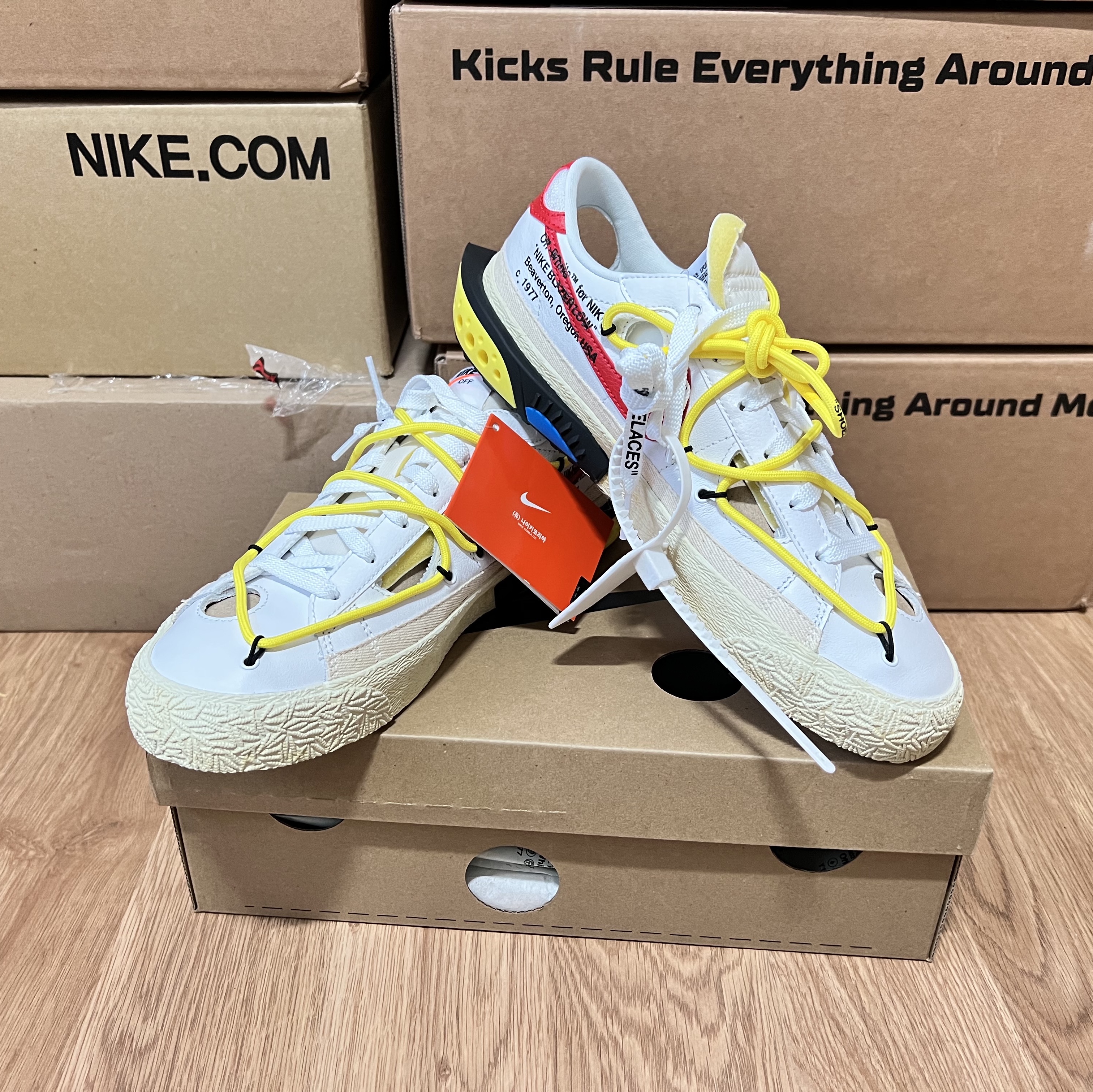 Nike x Off-White Blazer Low '77 White and University Red 착용 스타일