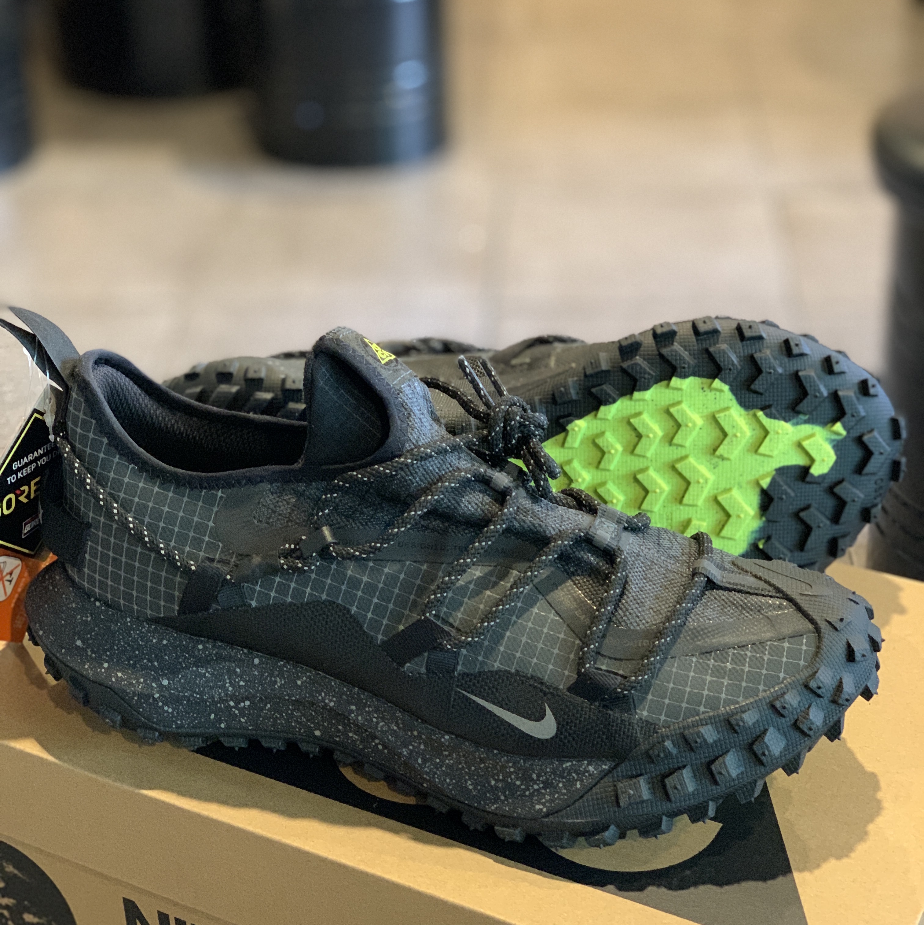 Nike ACG Mountain Fly Low Gore-Tex SE Dark Smoke Grey 착용 스타일