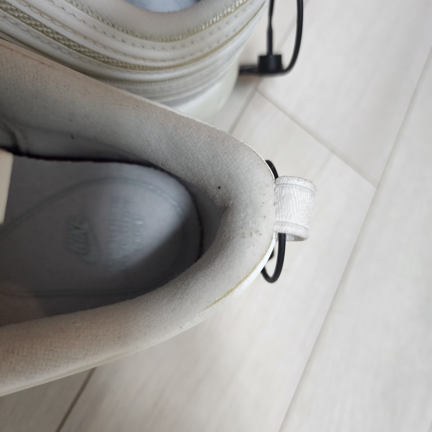 (W) Nike Air Max 97 White Pure Platinum 착용 스타일 - 3