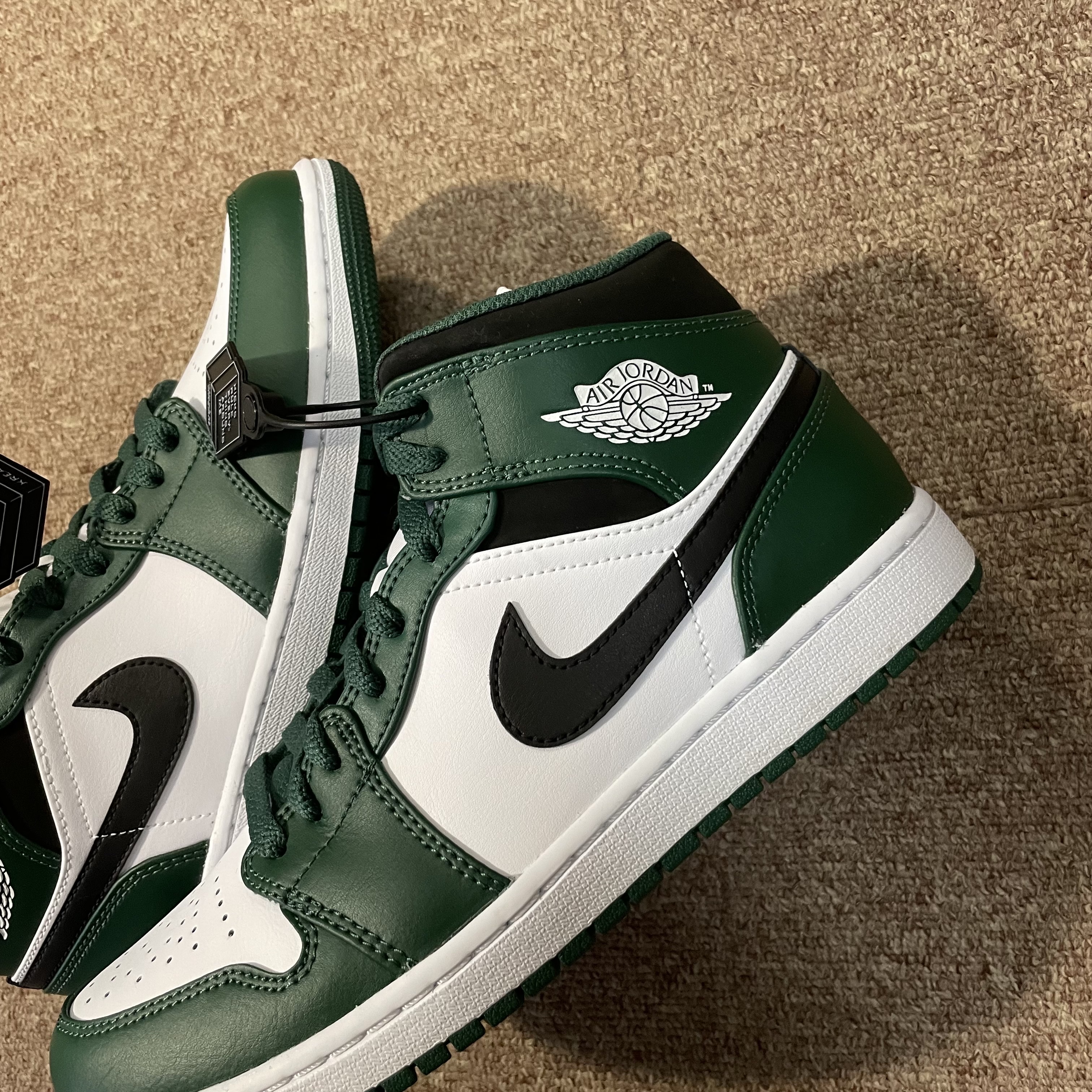 Jordan 1 Mid Sonics 2021, (GS) Jordan 1 Mid Sonics 2021 착용 스타일 - 2