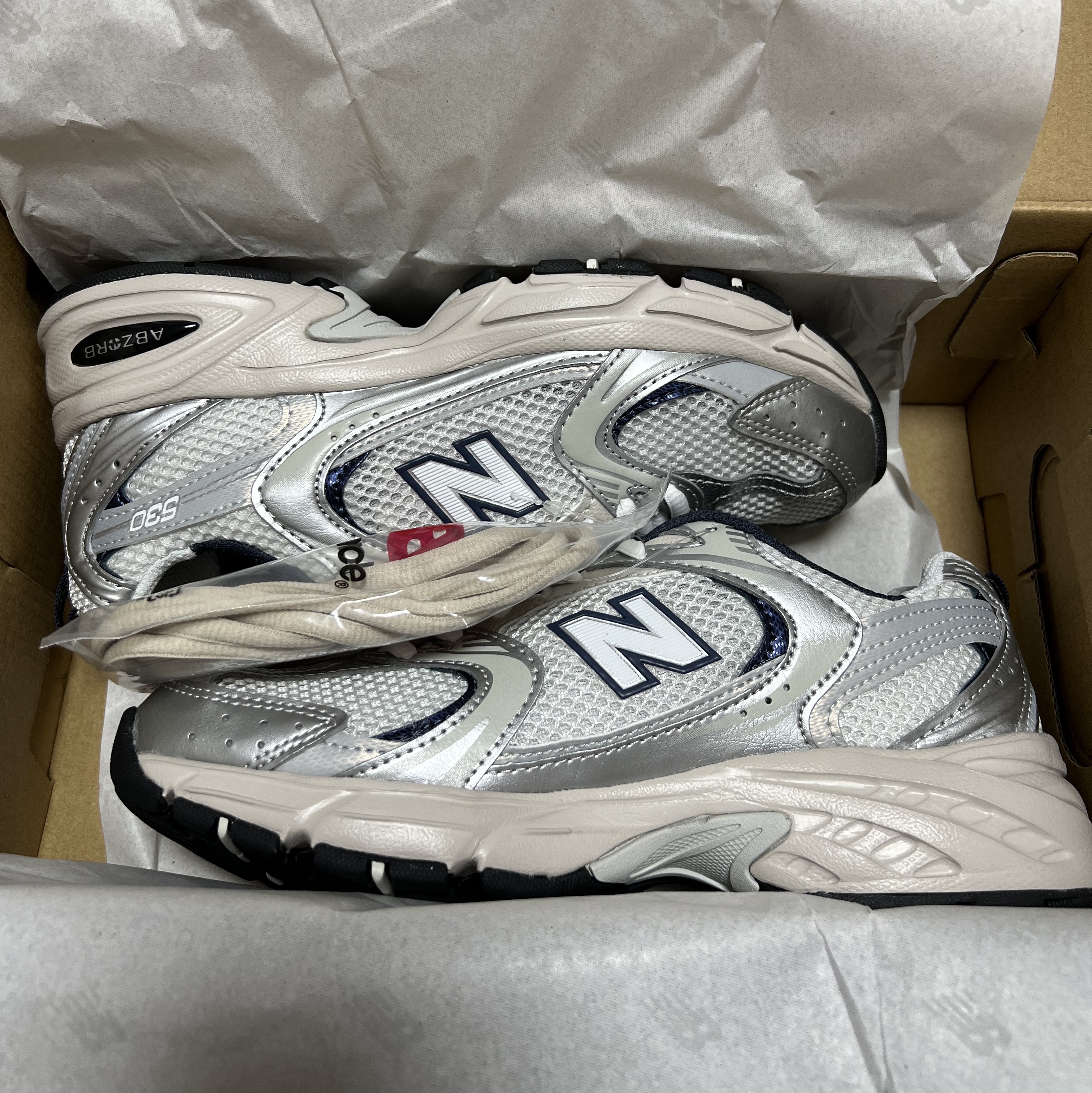 New Balance 530 Steel Grey 착용 스타일 - 2