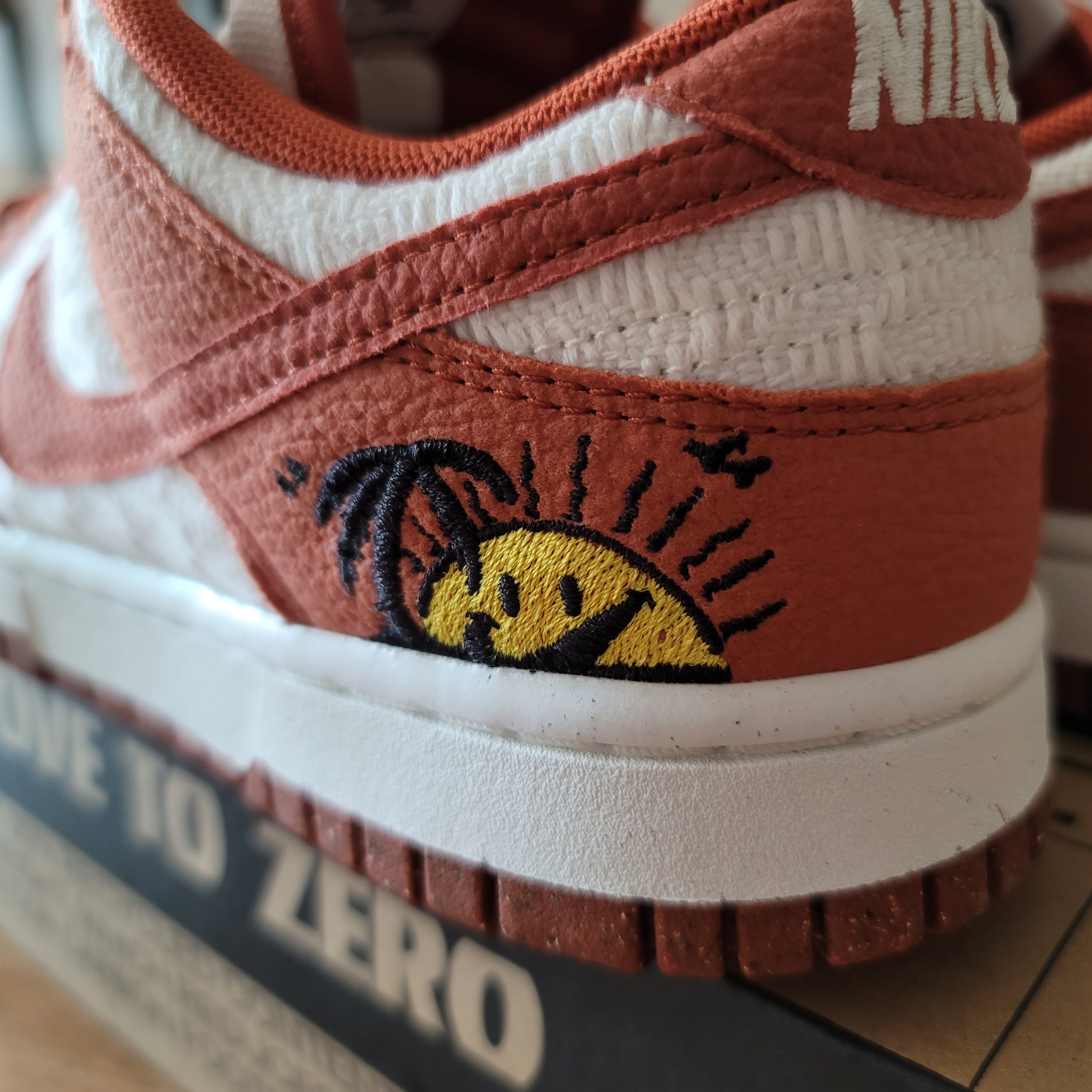 (W) Nike Dunk Low SE Sun Club Burnt Sunrise 착용 스타일 - 4