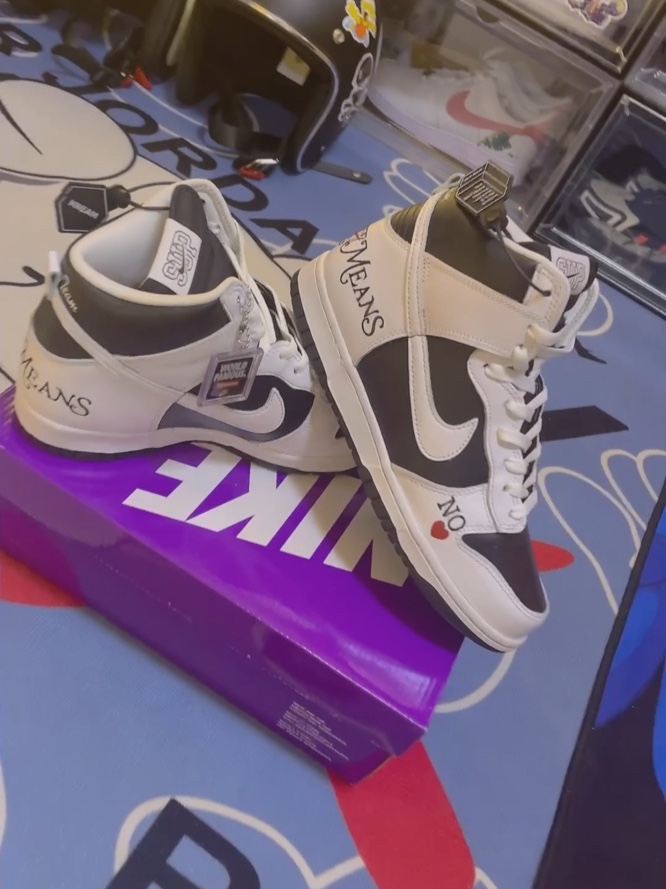 Nike x Supreme SB Dunk High OG QS By Any Means Black White 착용 스타일