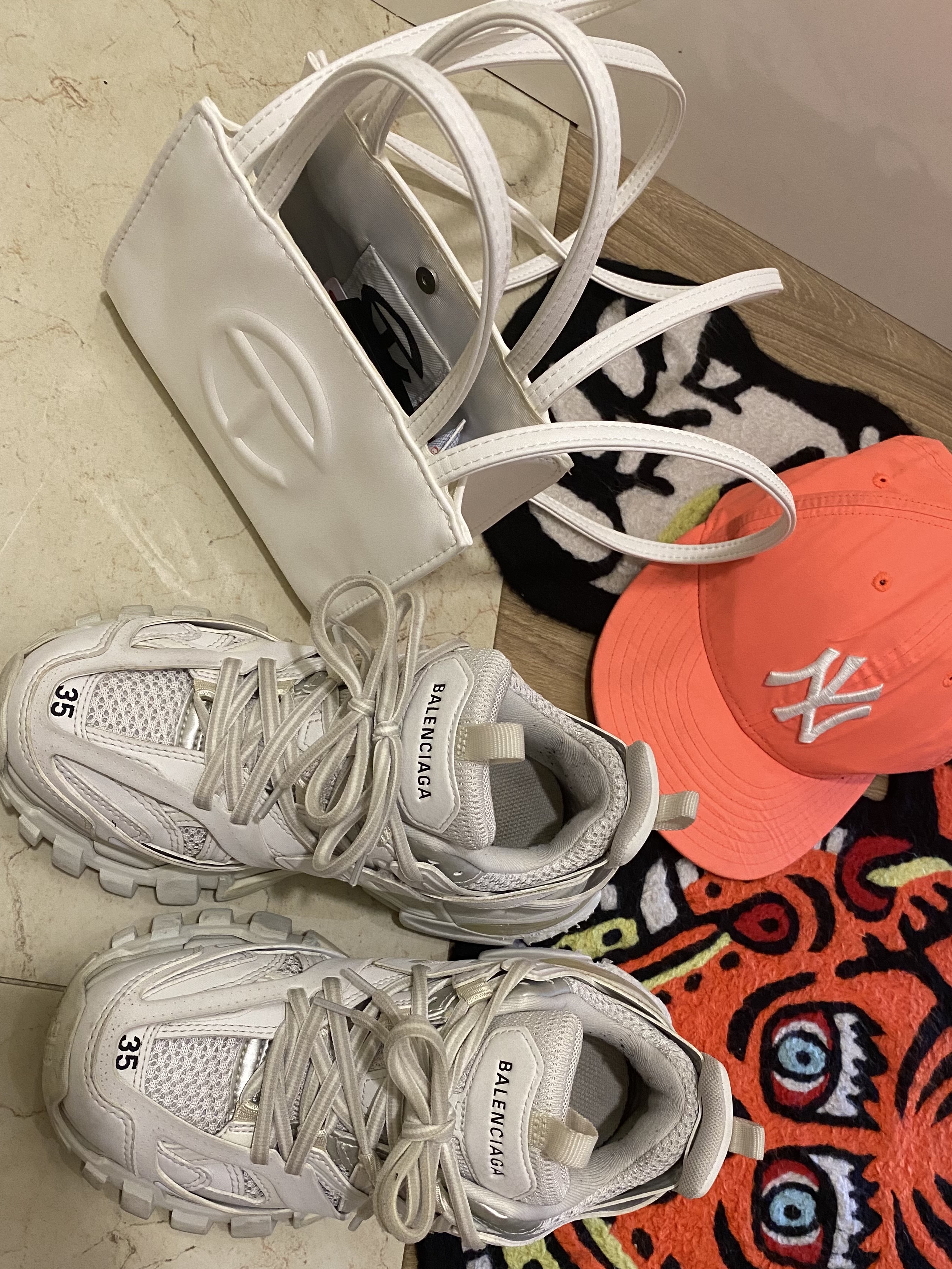 (W) Balenciaga Track Sneakers White, Telfar Small Shopping Bag White 착용 스타일 - 5