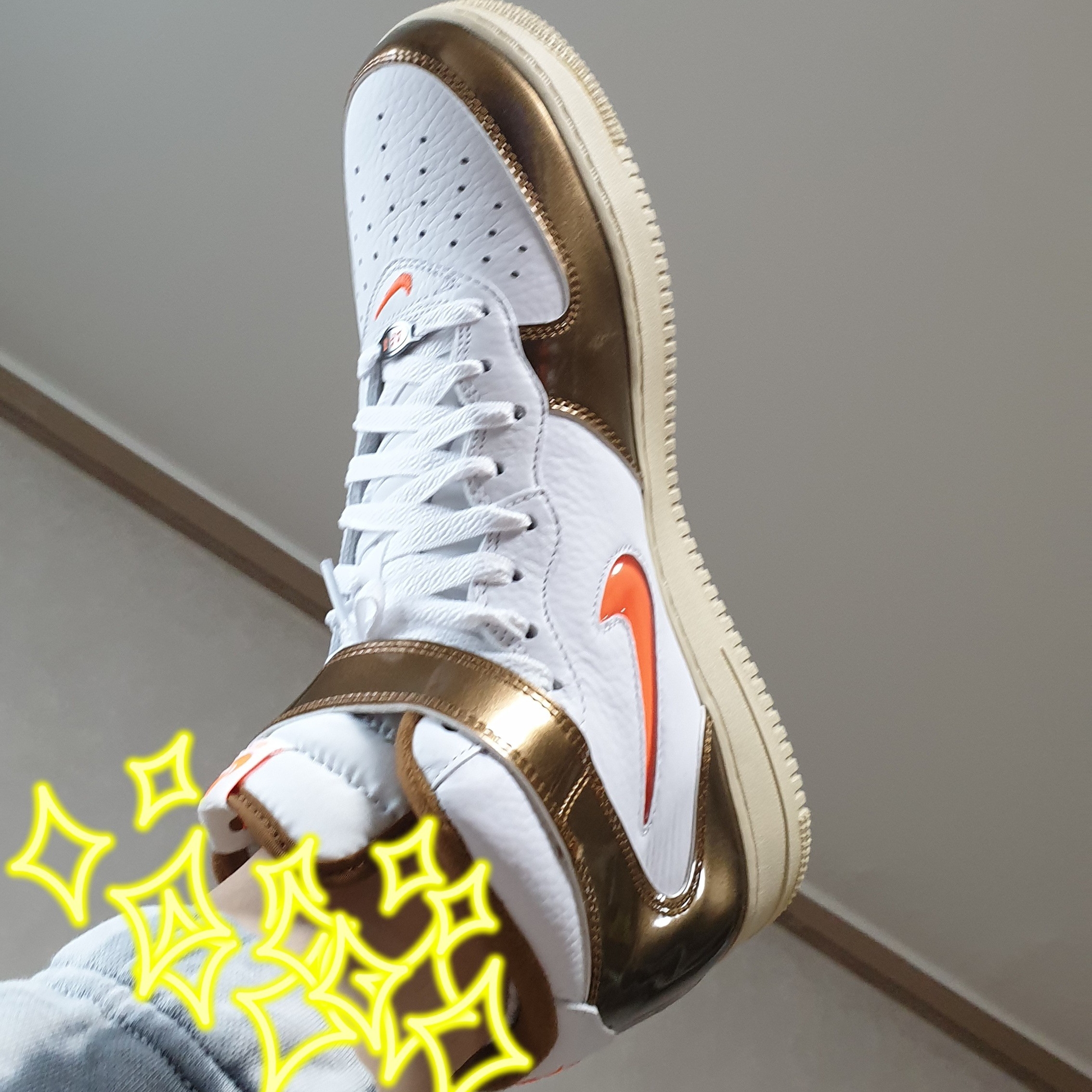 Nike Air Force 1 Mid QS Ale Brown 착용 스타일 - 1