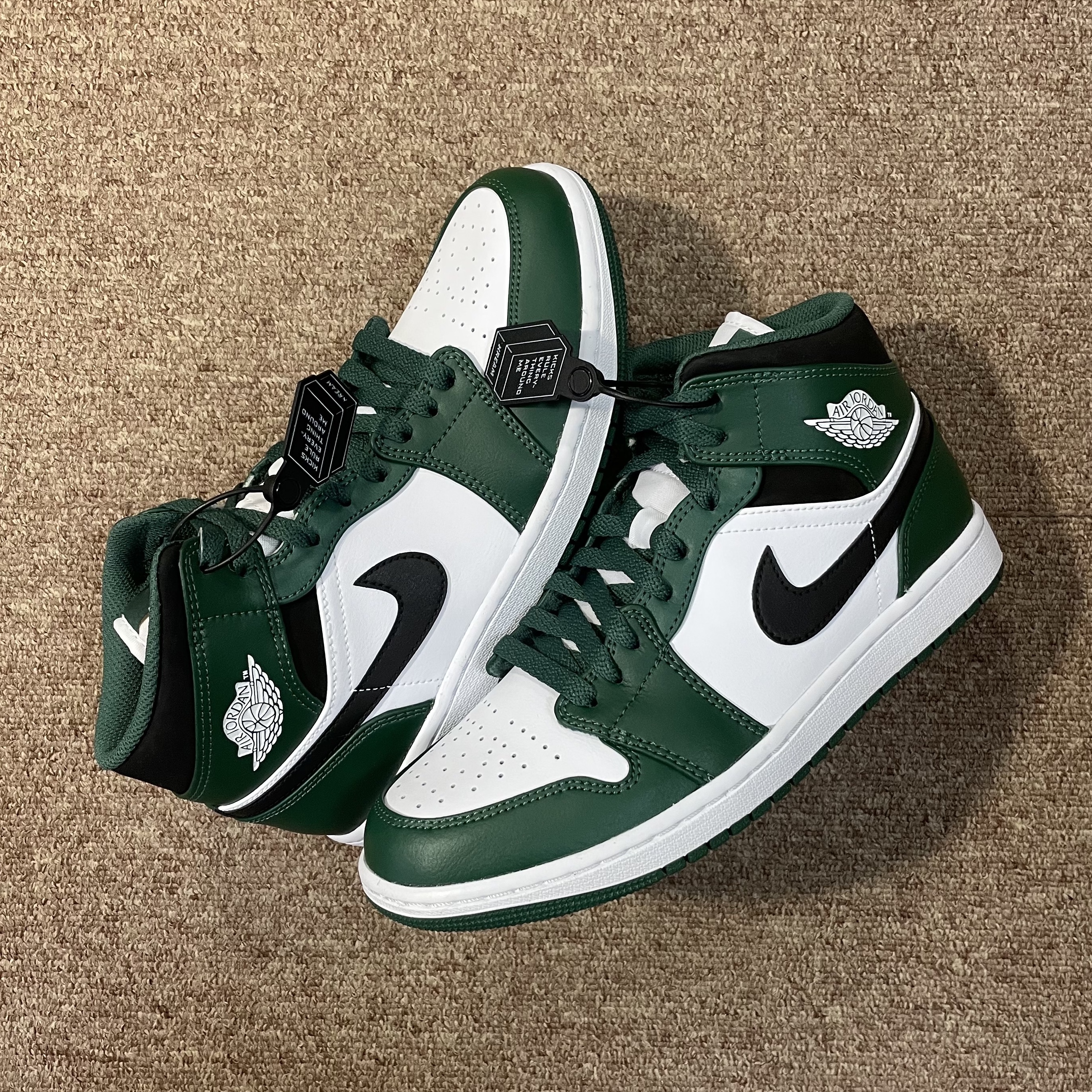 Jordan 1 Mid Sonics 2021, (GS) Jordan 1 Mid Sonics 2021 착용 스타일 - 1