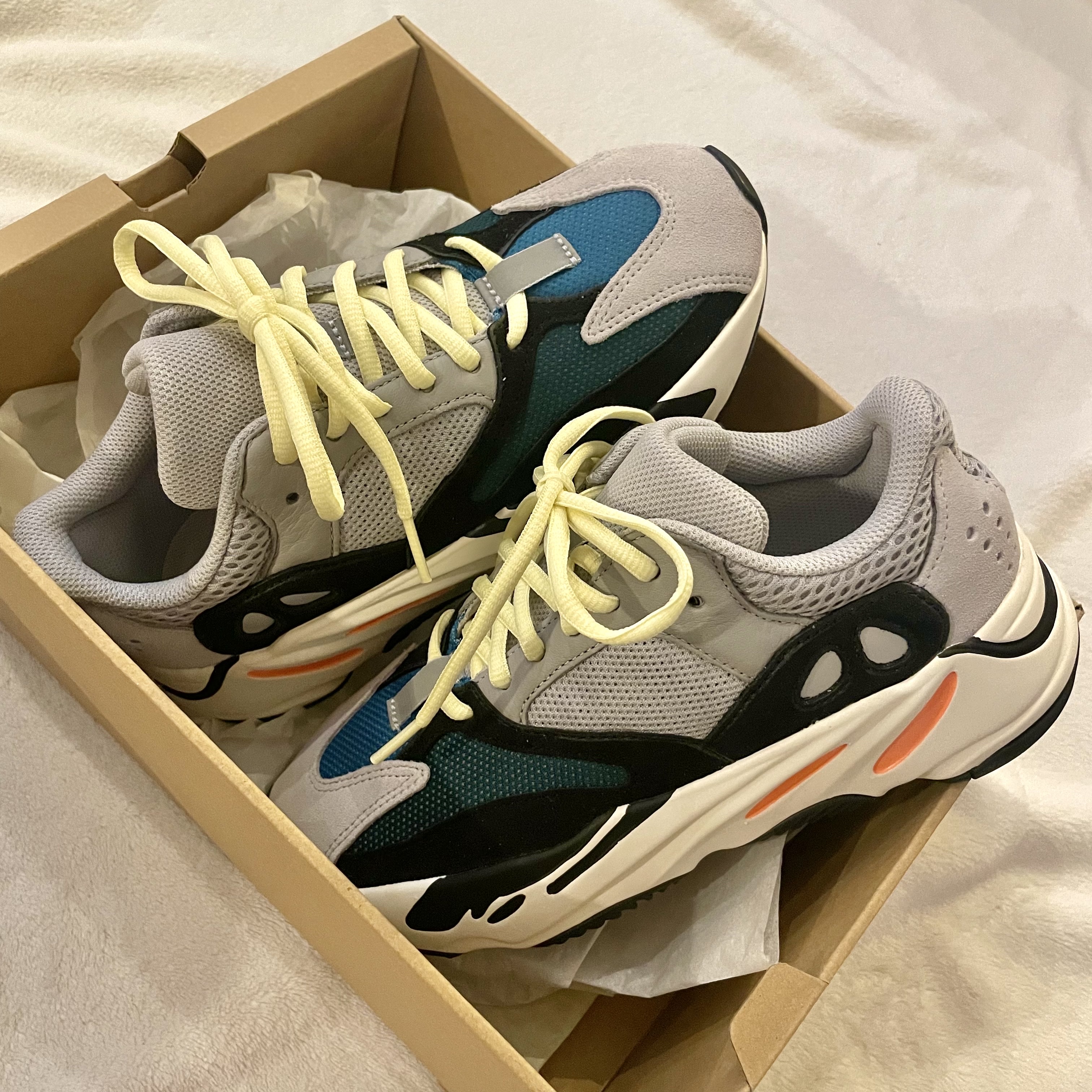 Adidas Yeezy Boost 700 Wave Runner Solid Grey 2021/2022 착용 스타일