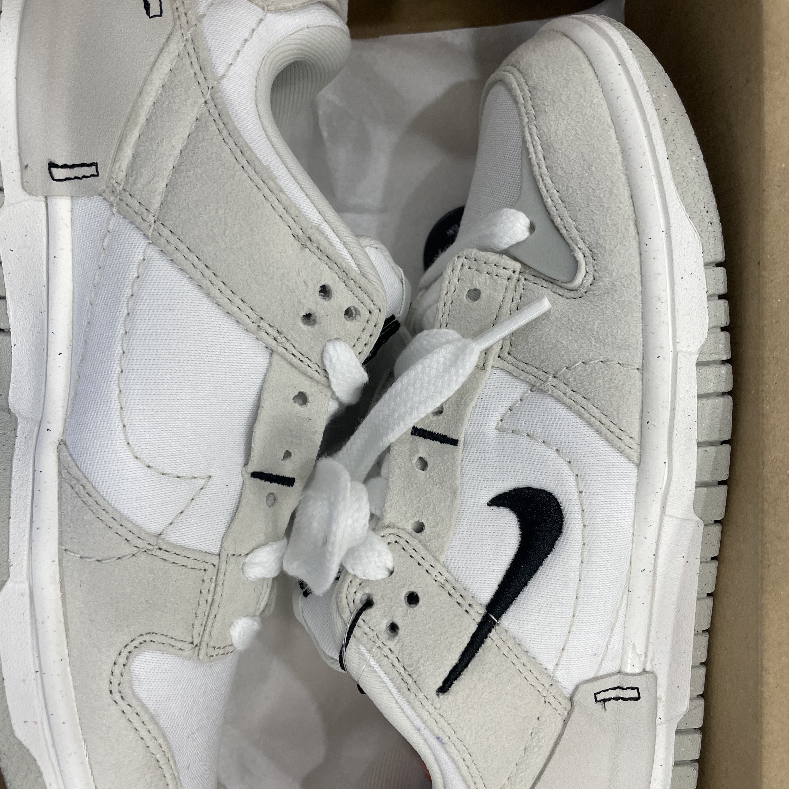 (W) Nike Dunk Low Disrupt 2 White Light Bone 착용 스타일 - 2