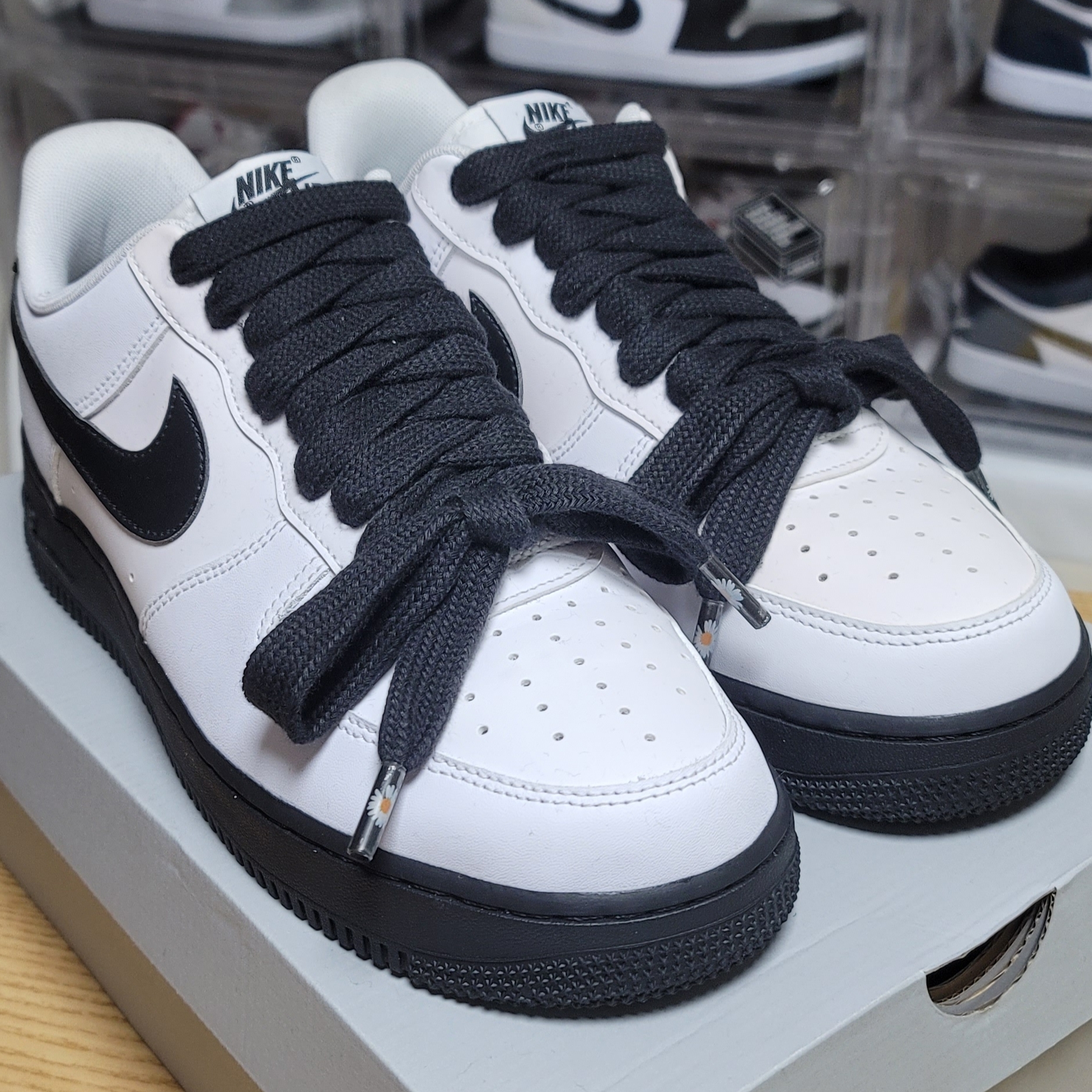 Nike Air Force 1 Low White Black Midsole 착용 스타일