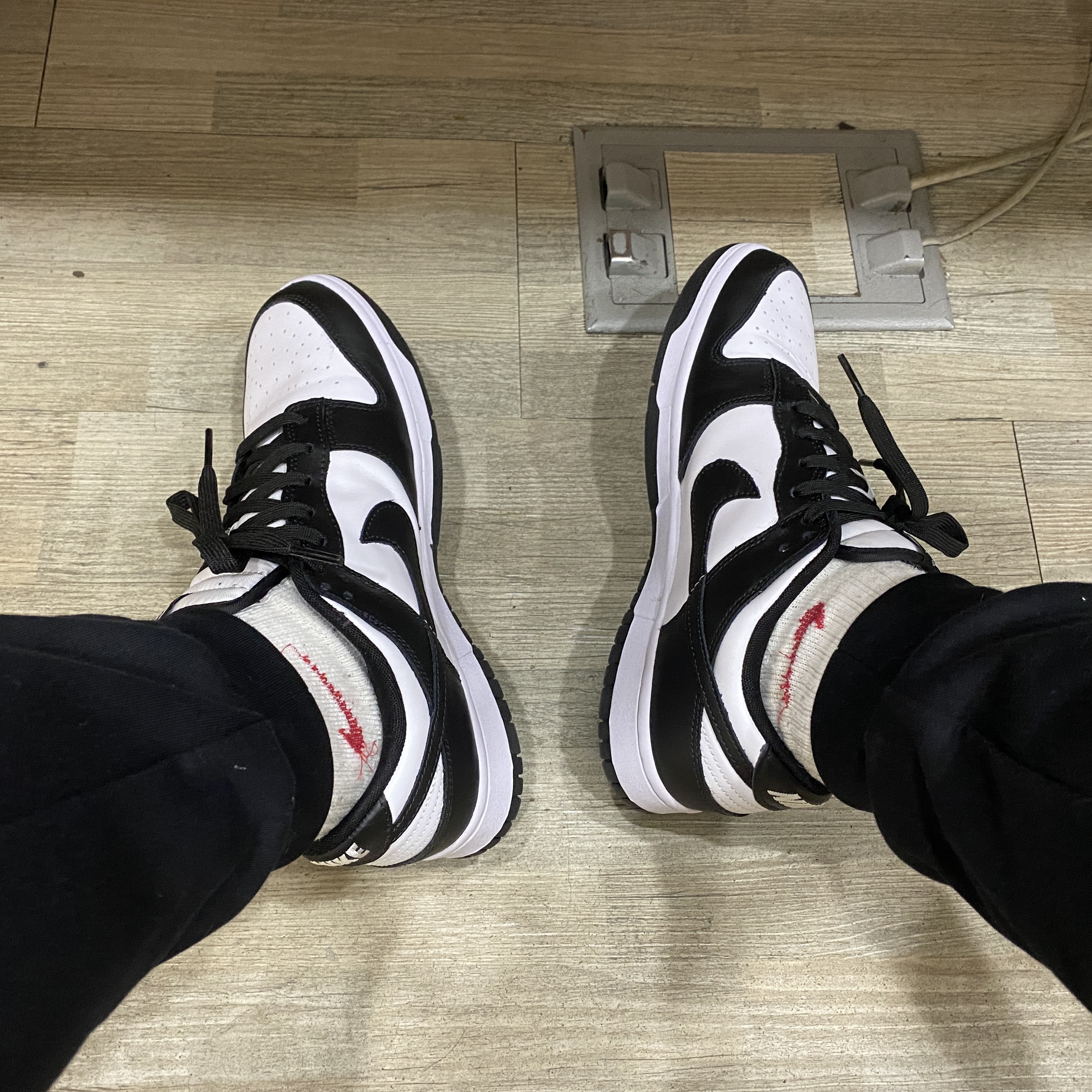 Nike Dunk Low Retro Black 착용 스타일 - 2