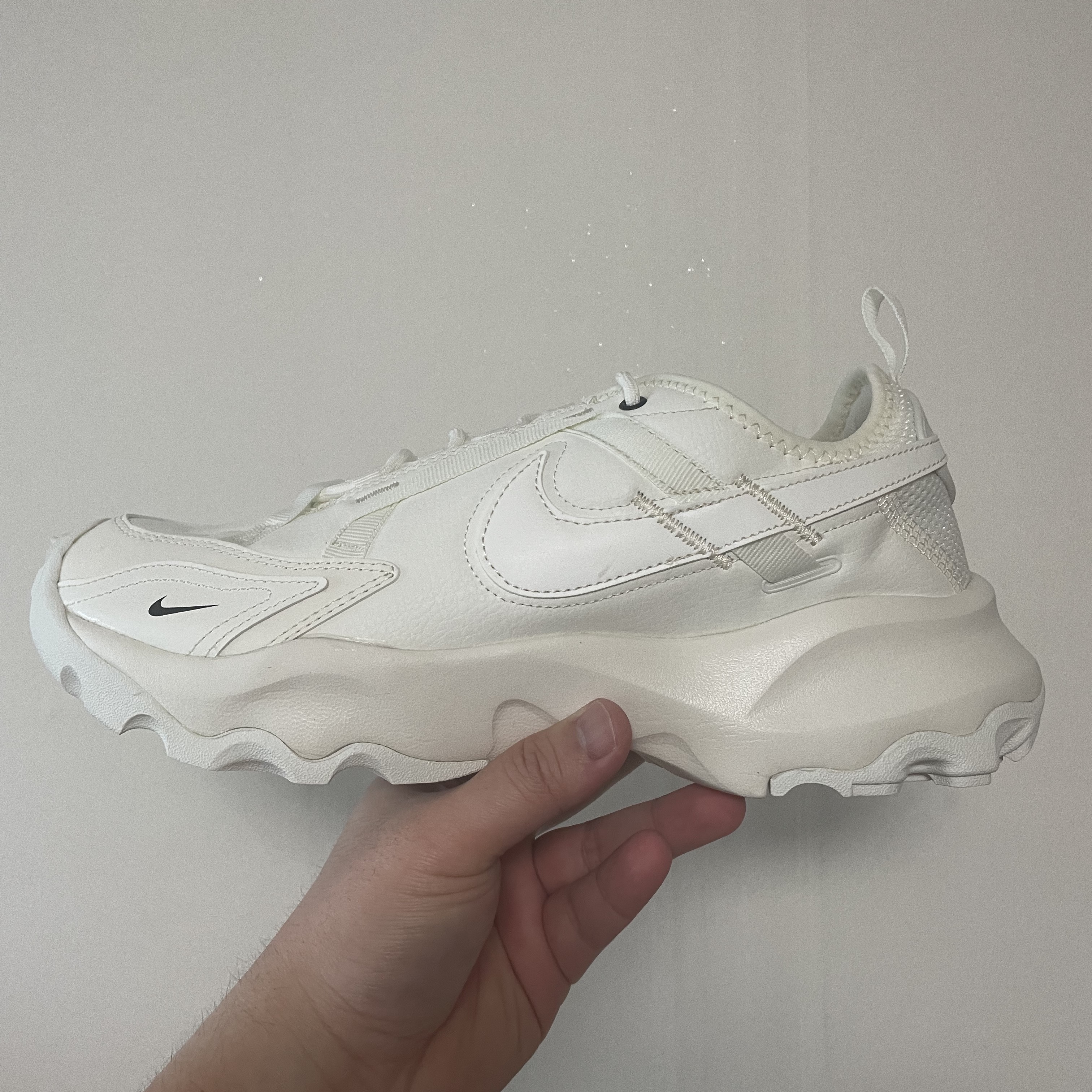 (W) Nike TC 7900 Summit White 착용 스타일