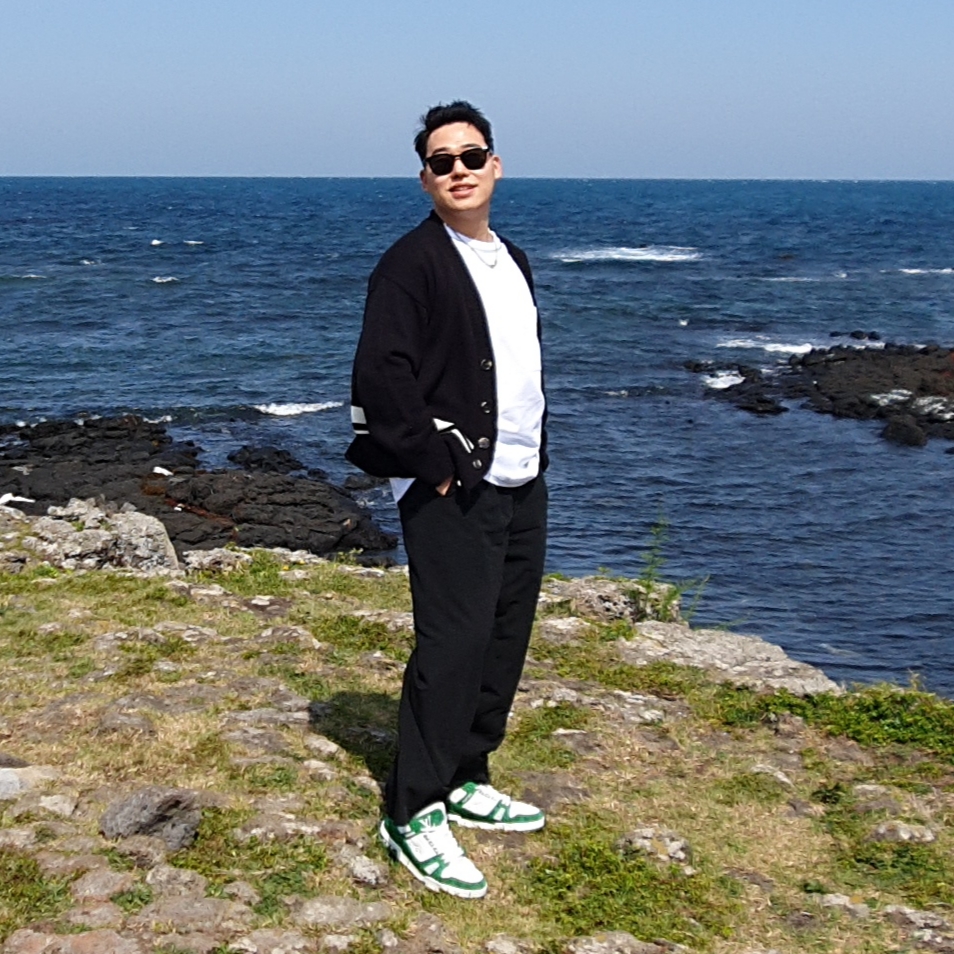 Louis Vuitton LV Trainer Sneakers Monogram Denim Green 착용 스타일