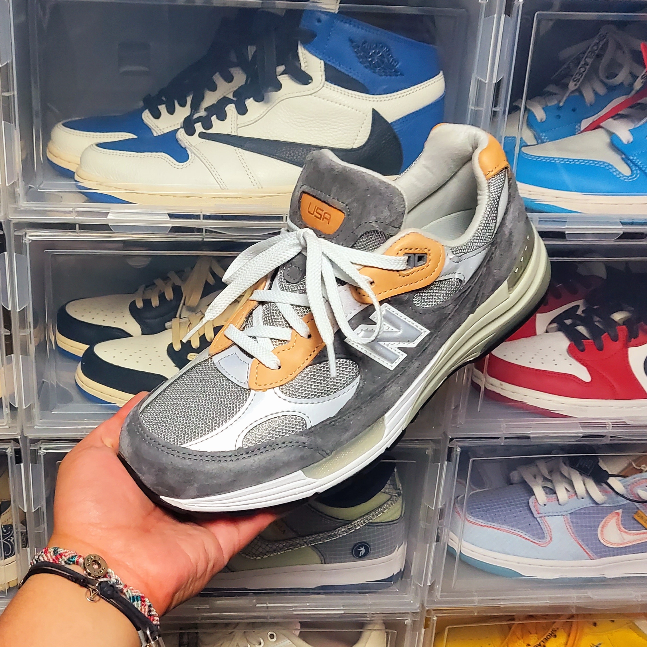 New Balance x Todd Snyder 992 Made in USA 10th Anniversary Grey Tan 착용 스타일 - 1