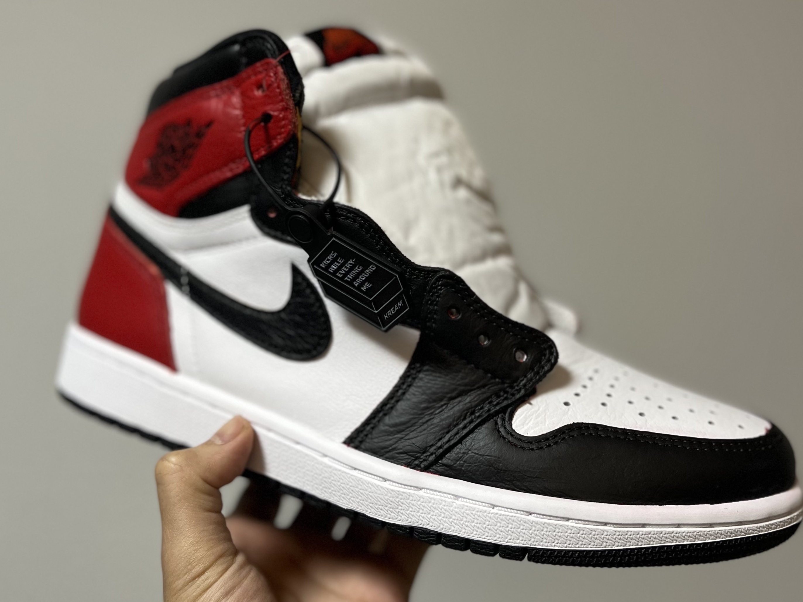 Jordan 1 Retro High OG Light Fusion Red 착용 스타일 - 3