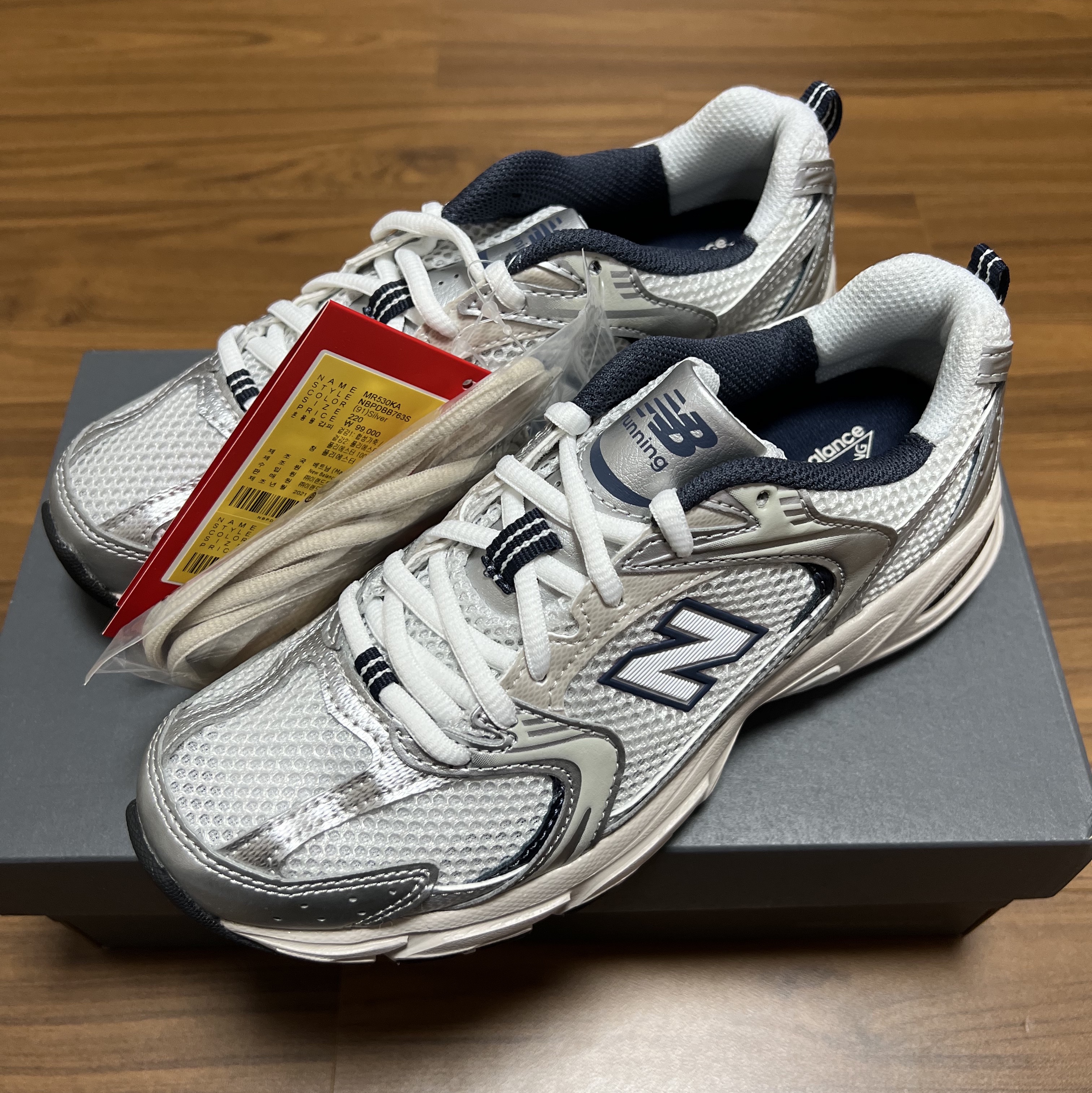 New Balance 530 Steel Grey 착용 스타일 - 1
