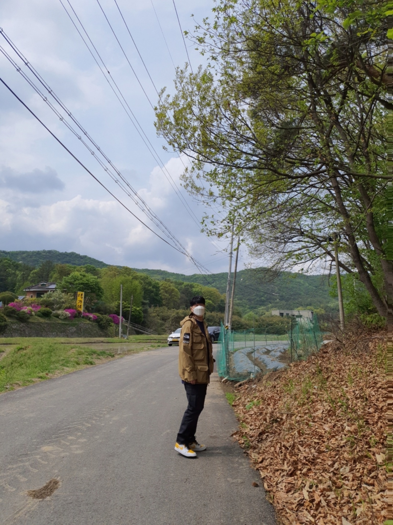 Supreme x The North Face Cargo Jacket Gold - 20SS, Jordan 1 Mid White University Gold 착용 스타일 - 1