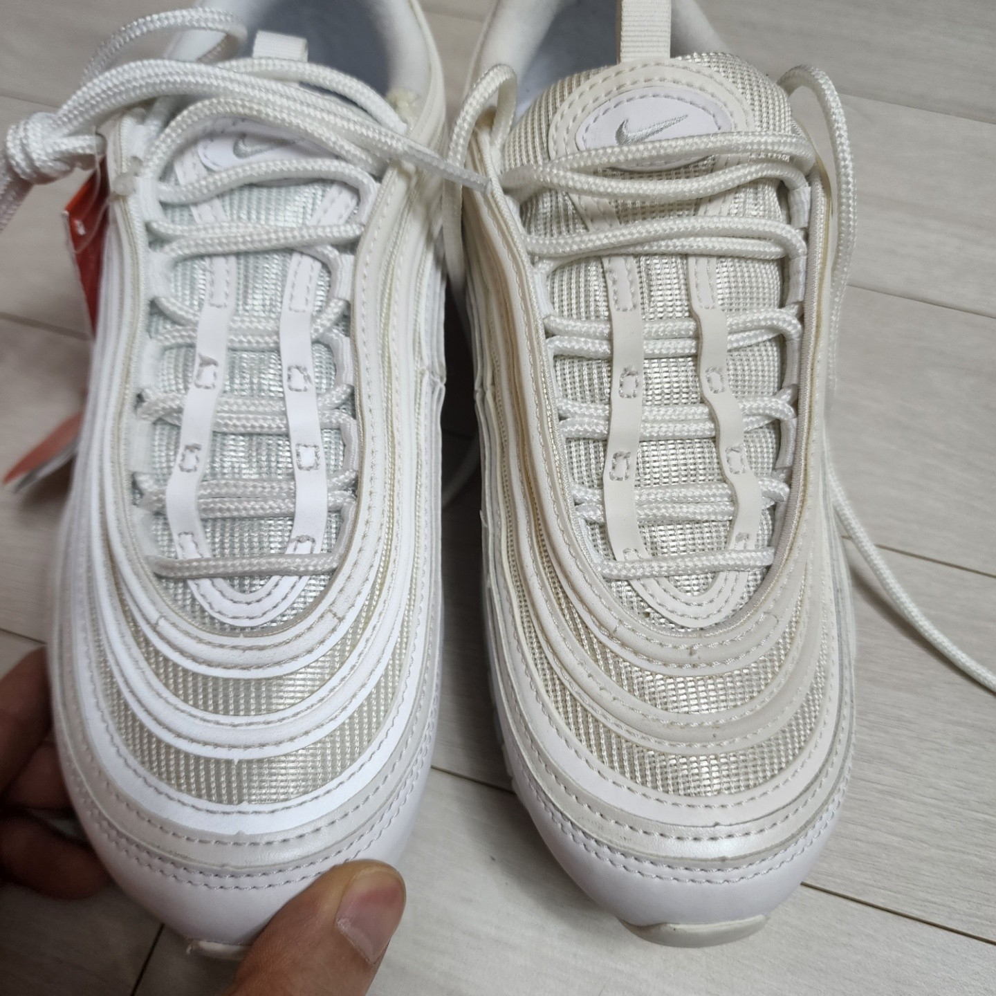 (W) Nike Air Max 97 White Pure Platinum 착용 스타일 - 2