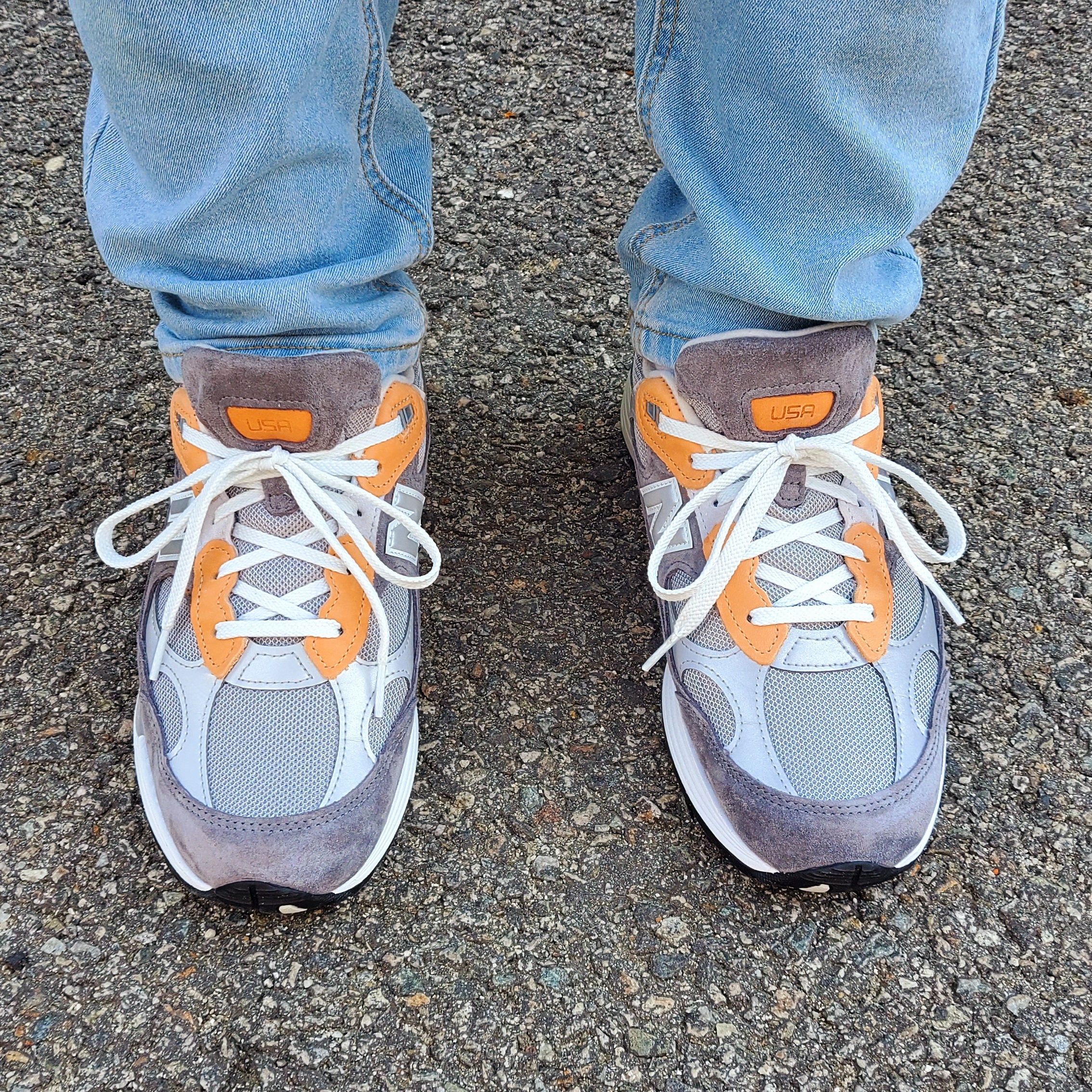 New Balance x Todd Snyder 992 Made in USA 10th Anniversary Grey Tan 착용 스타일 - 5