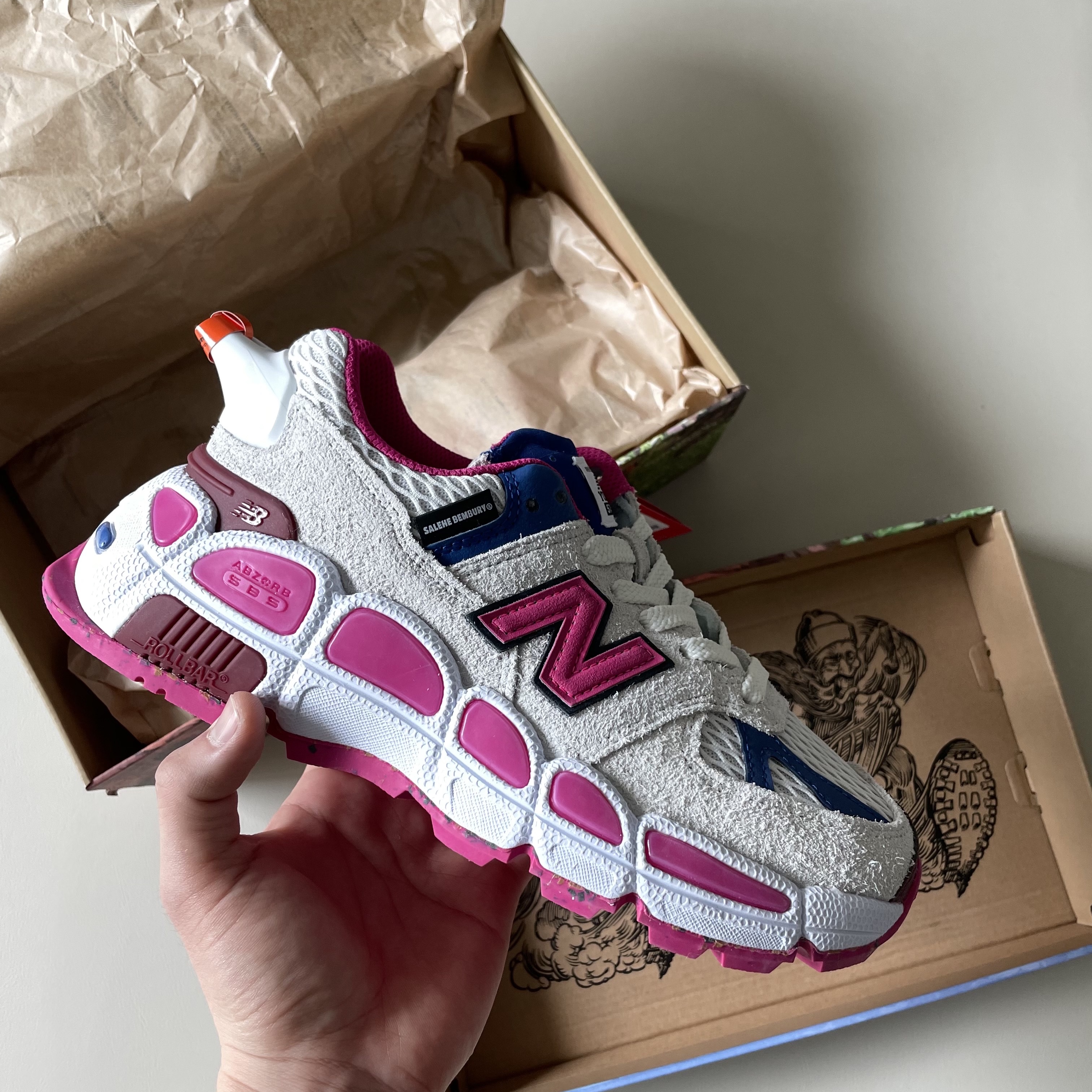 New Balance x Salehe Bembury 574 Yurt Pink Blue 착용 스타일 - 1