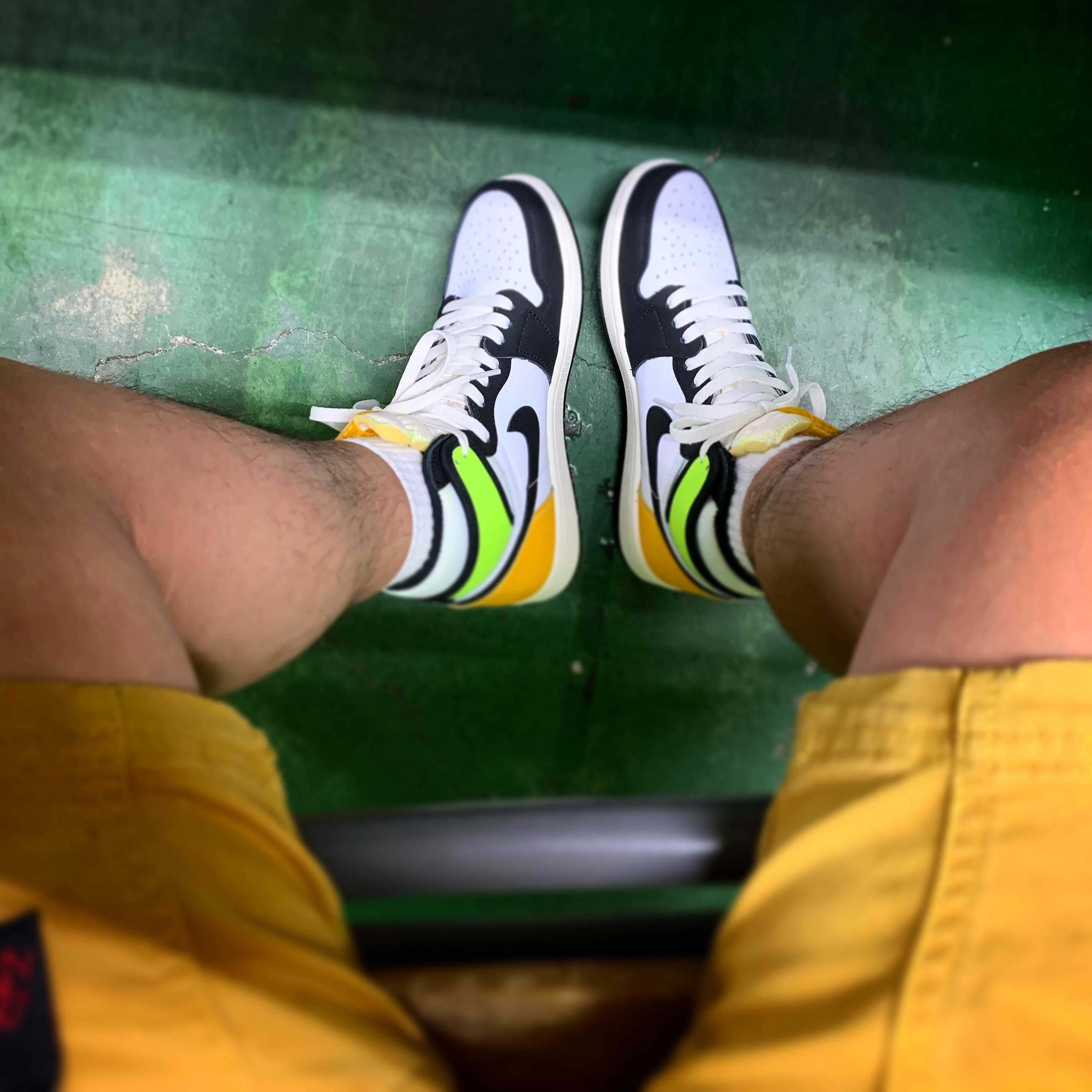 Jordan 1 Retro High OG Volt Gold 착용 스타일