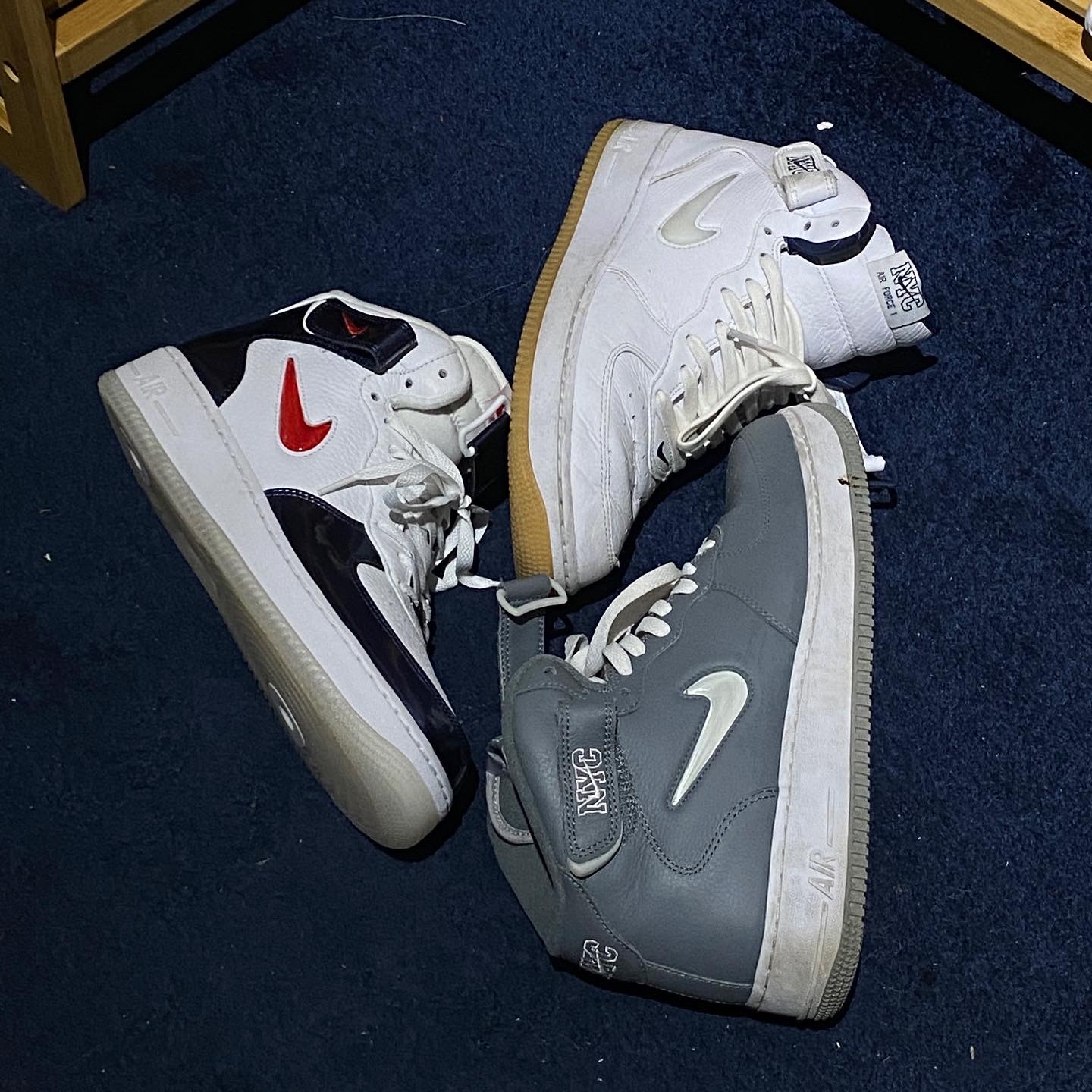 Nike Air Force 1 Mid QS University Red and Midnight Navy, Nike Air Force 1 Mid QS NYC White Midnight Navy 착용 스타일 - 3