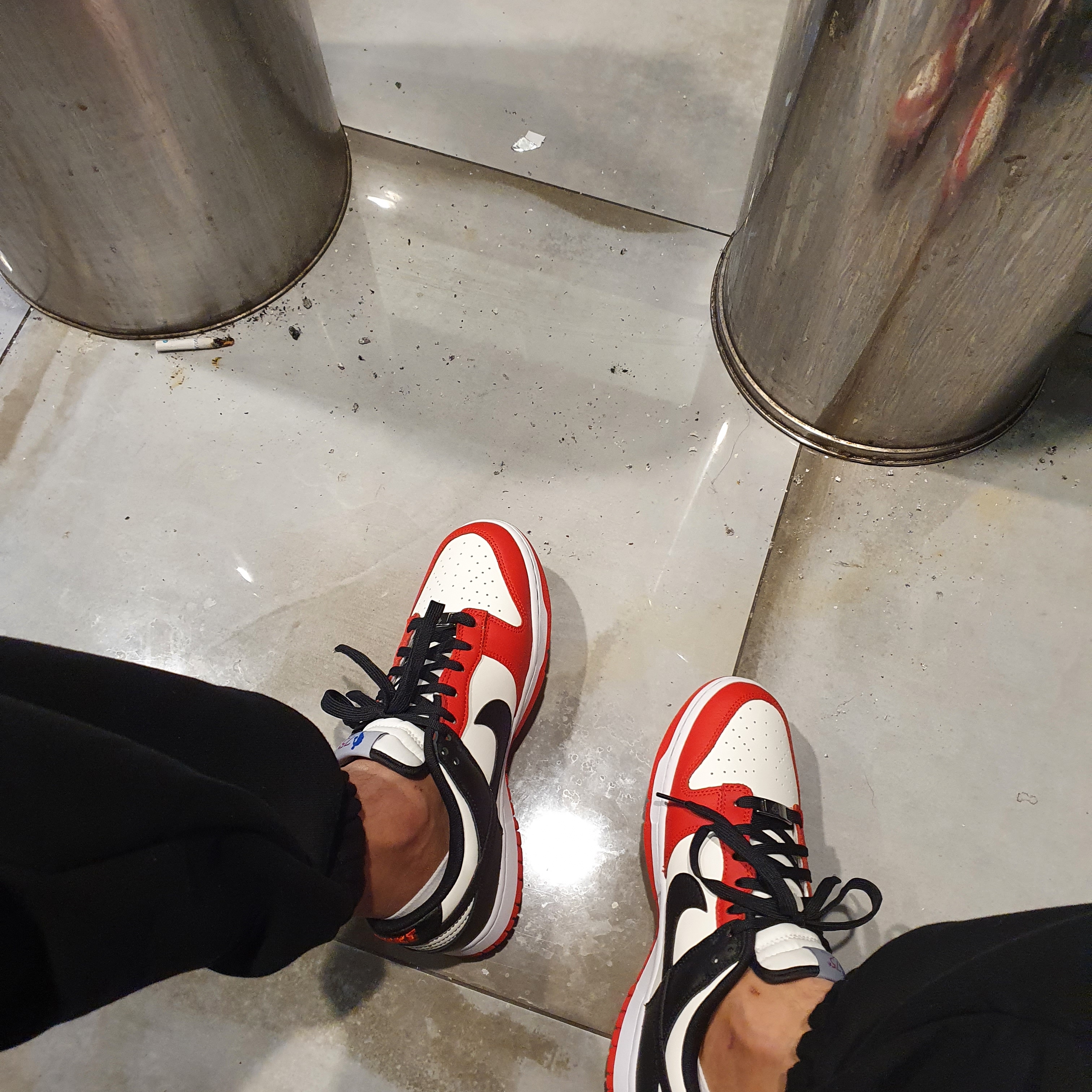 Nike x NBA Dunk Low Retro EMB Black and Chile Red 착용 스타일
