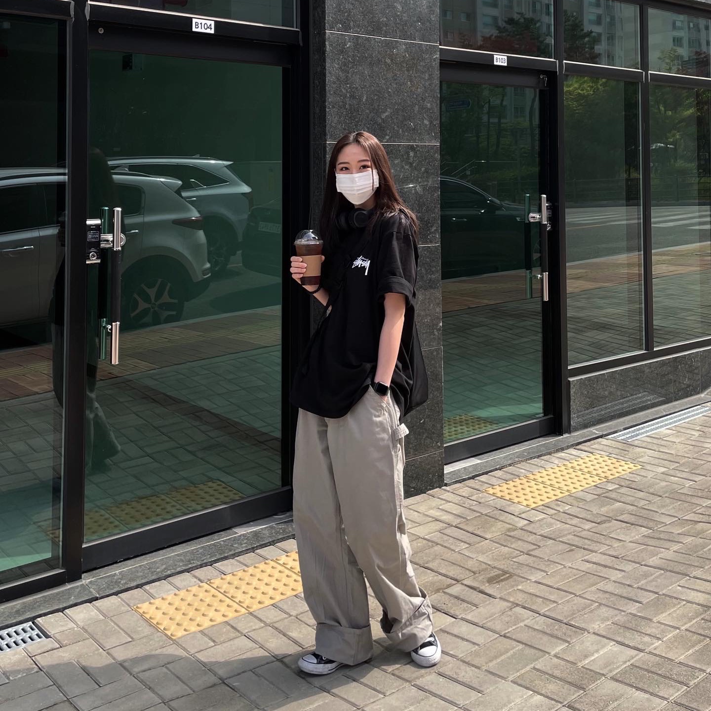 Stussy Fuzzy Dice T-Shirt Black, Converse Chuck 70 Hi Black 착용 스타일 - 3
