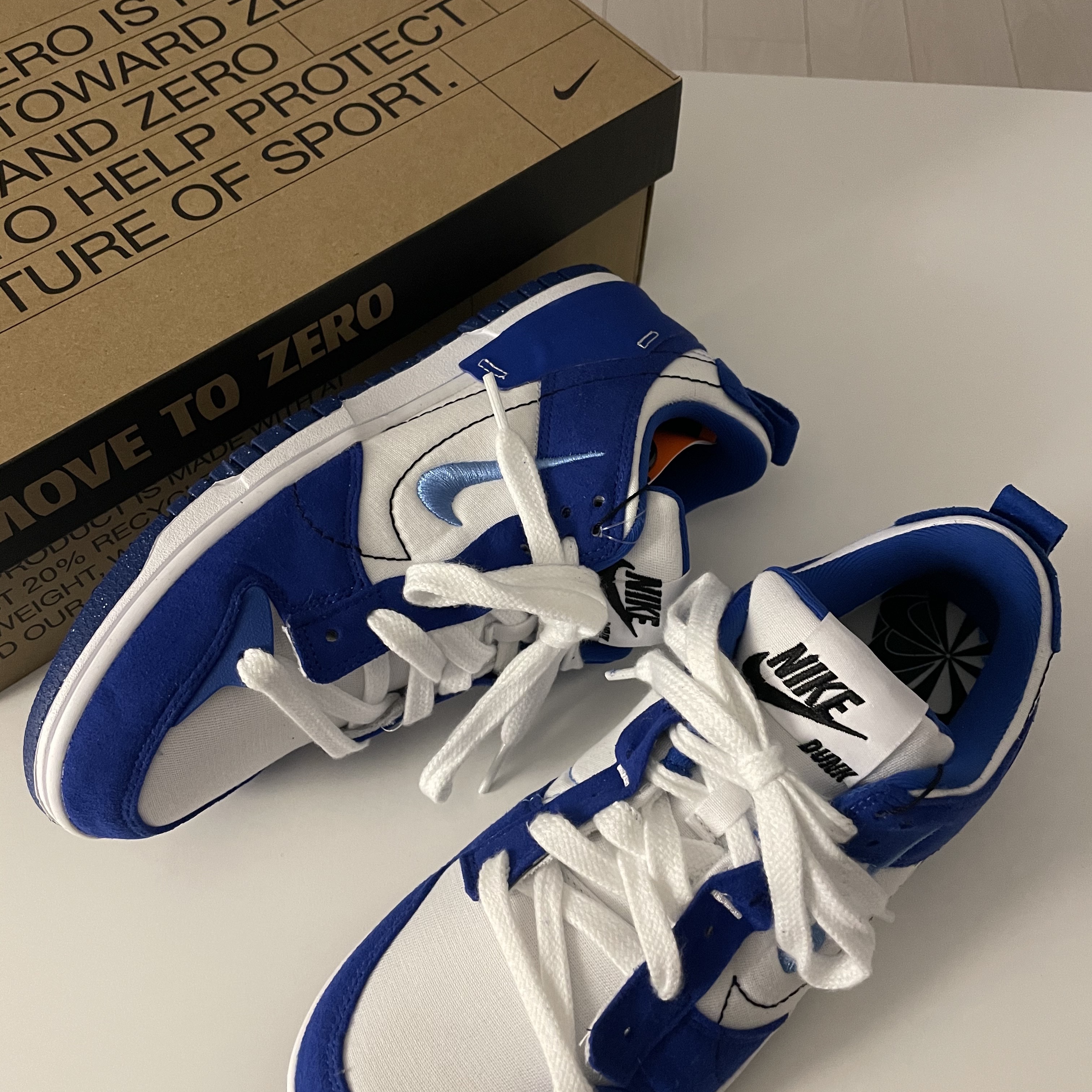 (W) Nike Dunk Low Disrupt 2 White and University Blue 착용 스타일 - 2