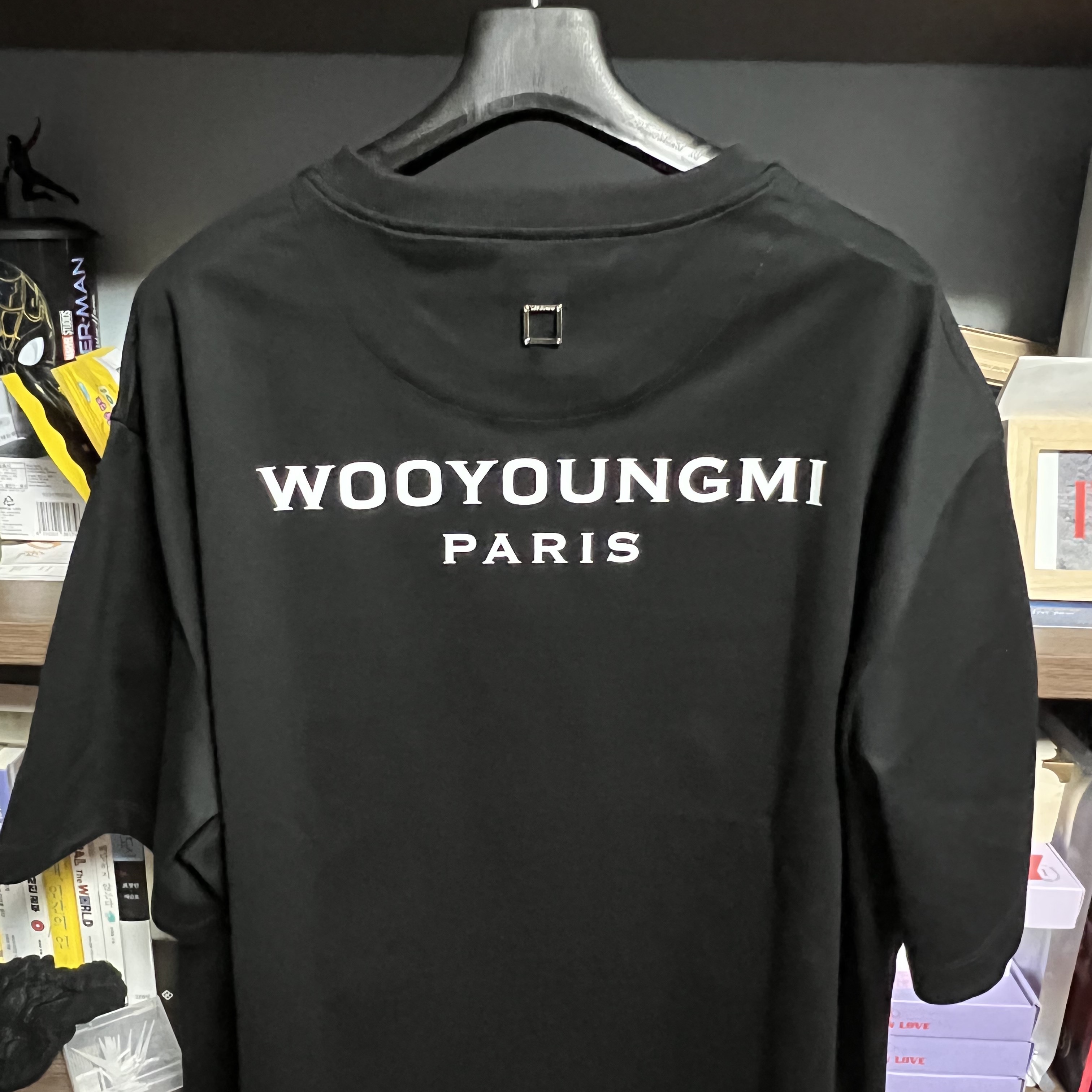 Wooyoungmi White Back Logo T-Shirt Black - 22SS 착용 스타일 - 1