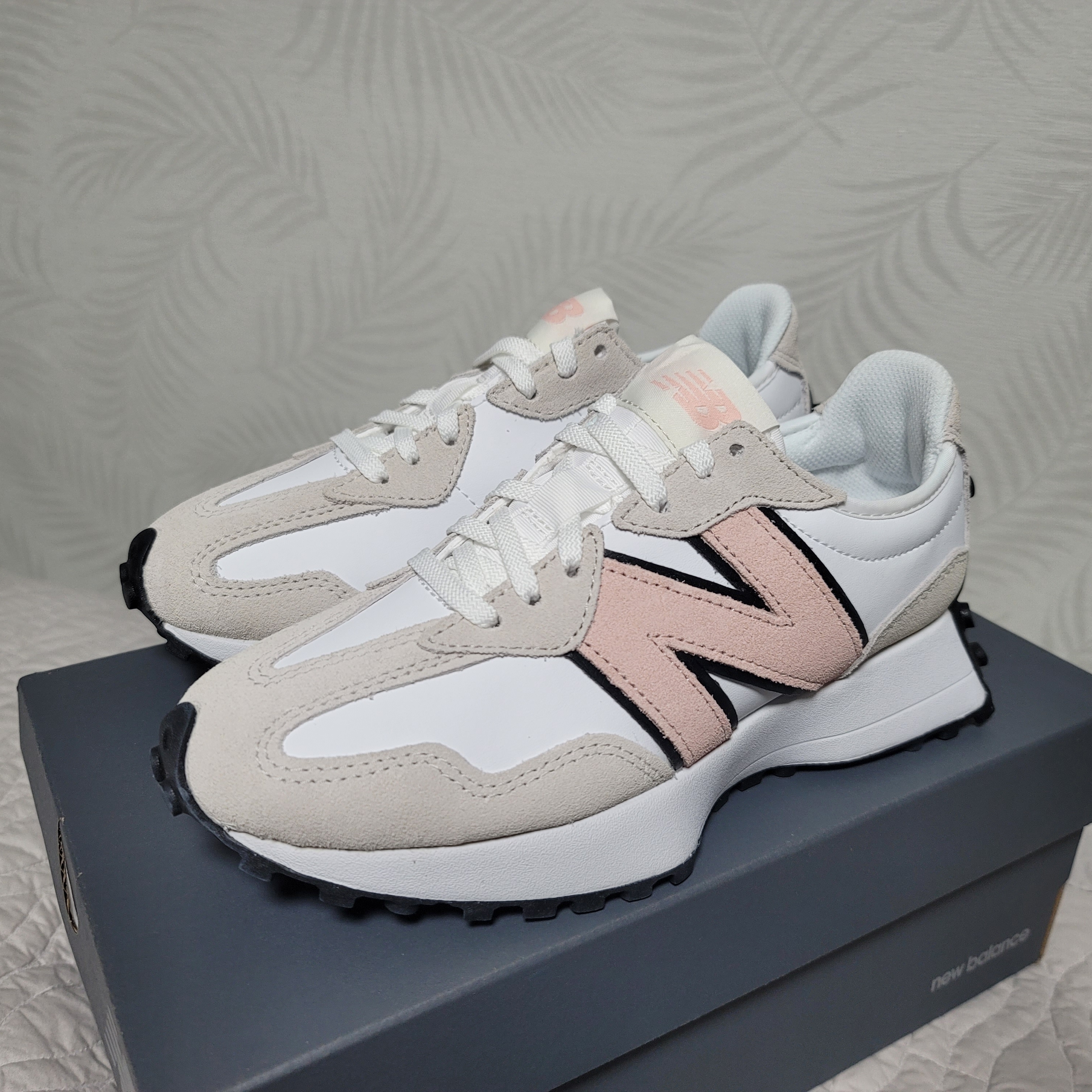 (W) New Balance 327 Pink Haze 착용 스타일 - 1