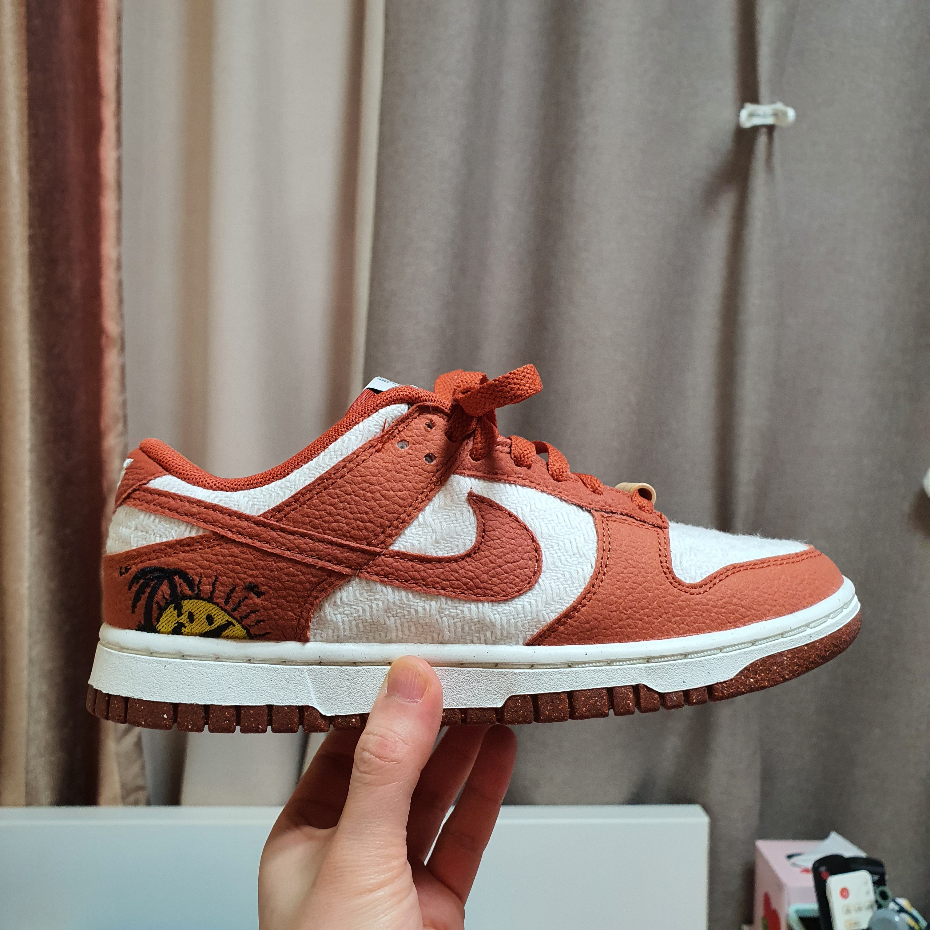 (W) Nike Dunk Low SE Sun Club Burnt Sunrise 착용 스타일