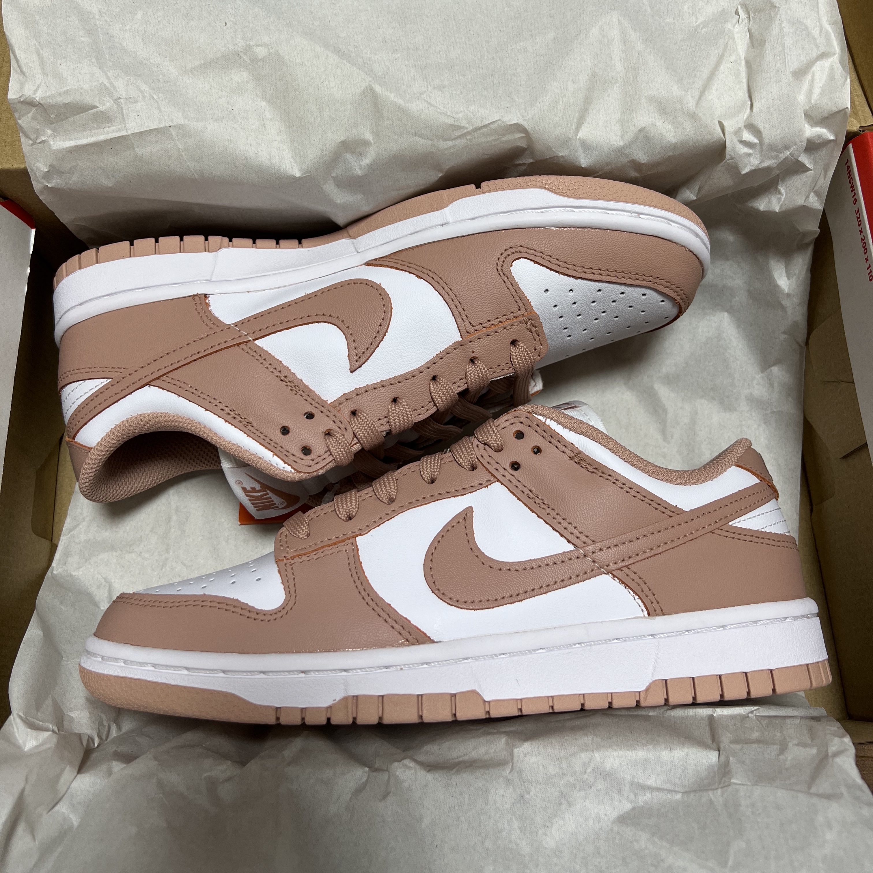 (W) Nike Dunk Low Rose Whisper 착용 스타일 - 2