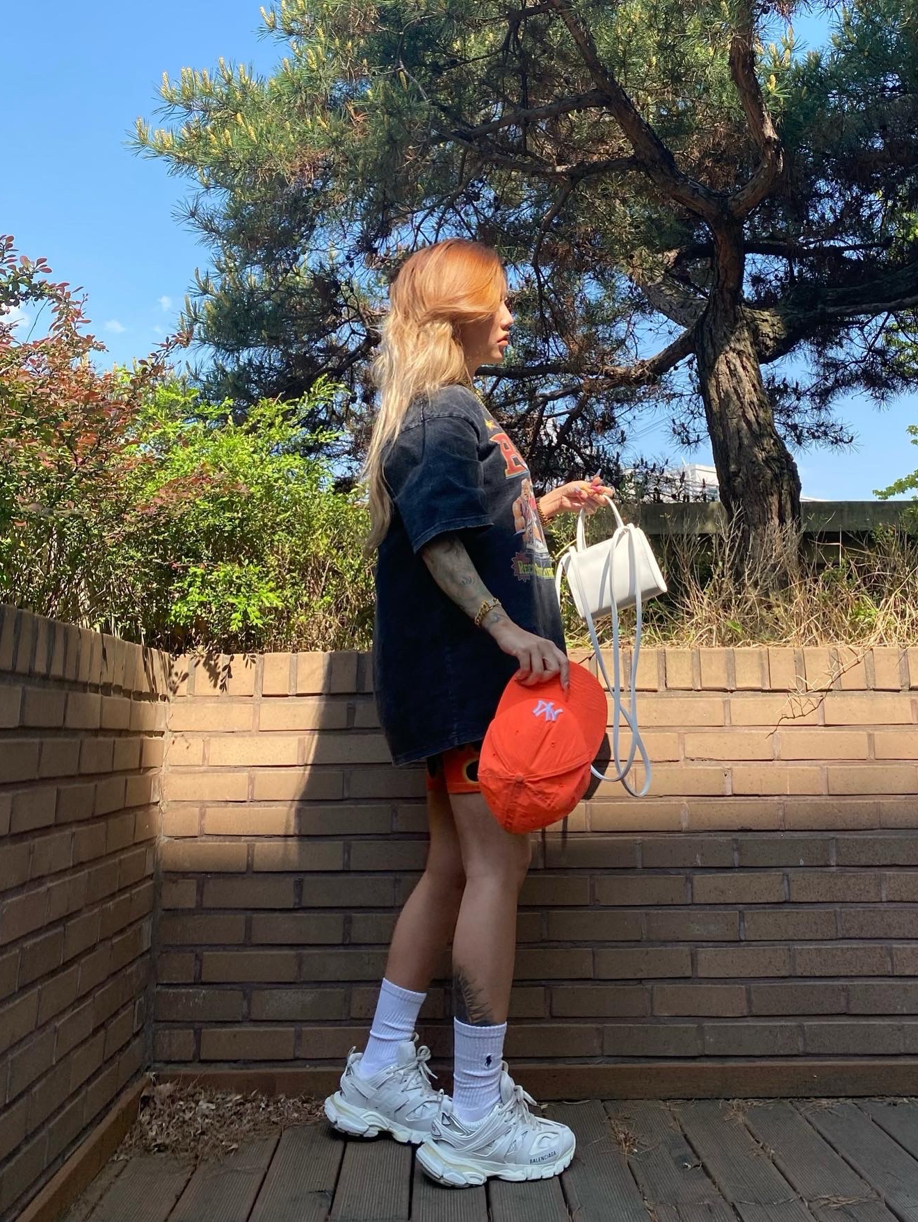 (W) Balenciaga Track Sneakers White, Telfar Small Shopping Bag White 착용 스타일 - 3