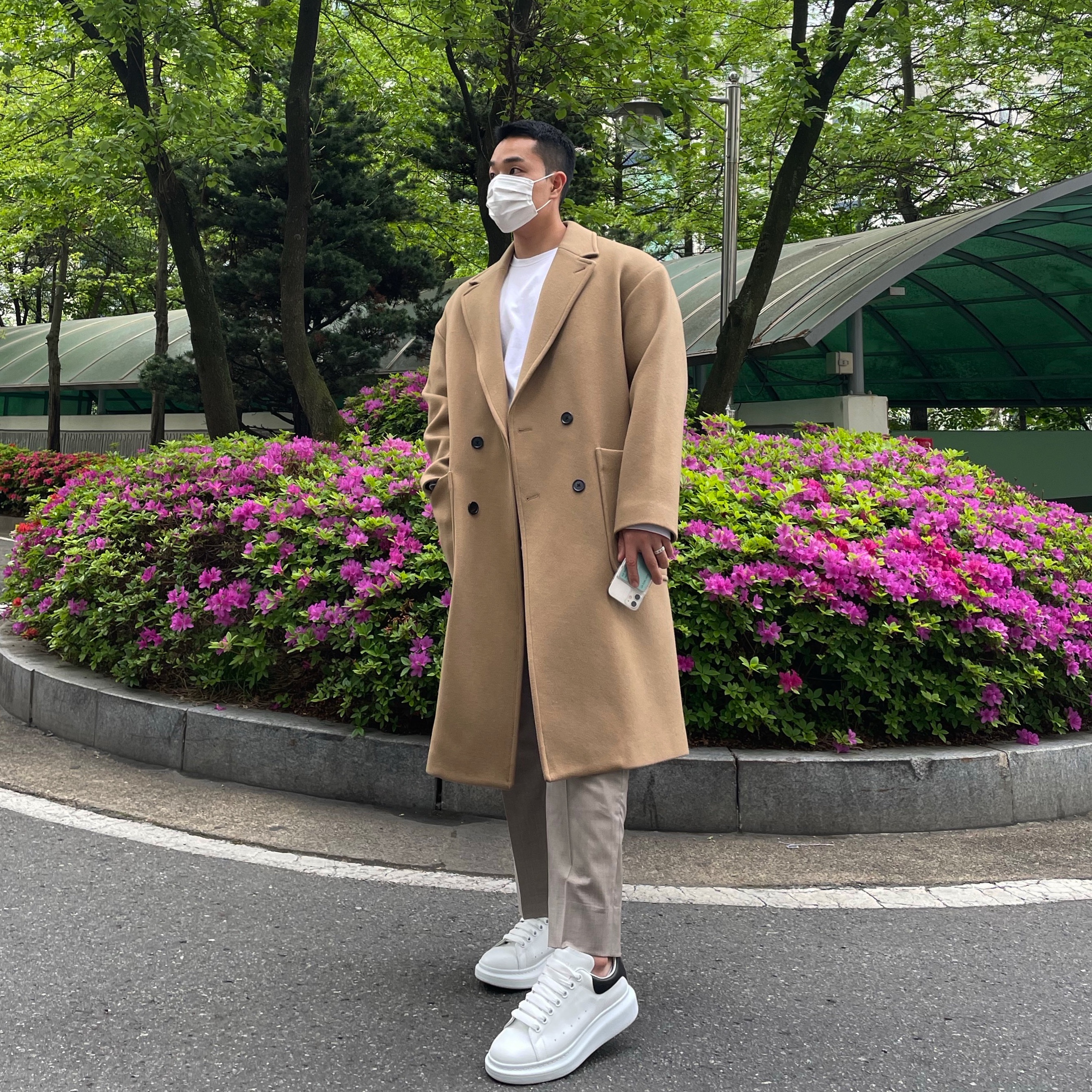 Alexander McQueen Oversized Sneakers White Black 착용 스타일