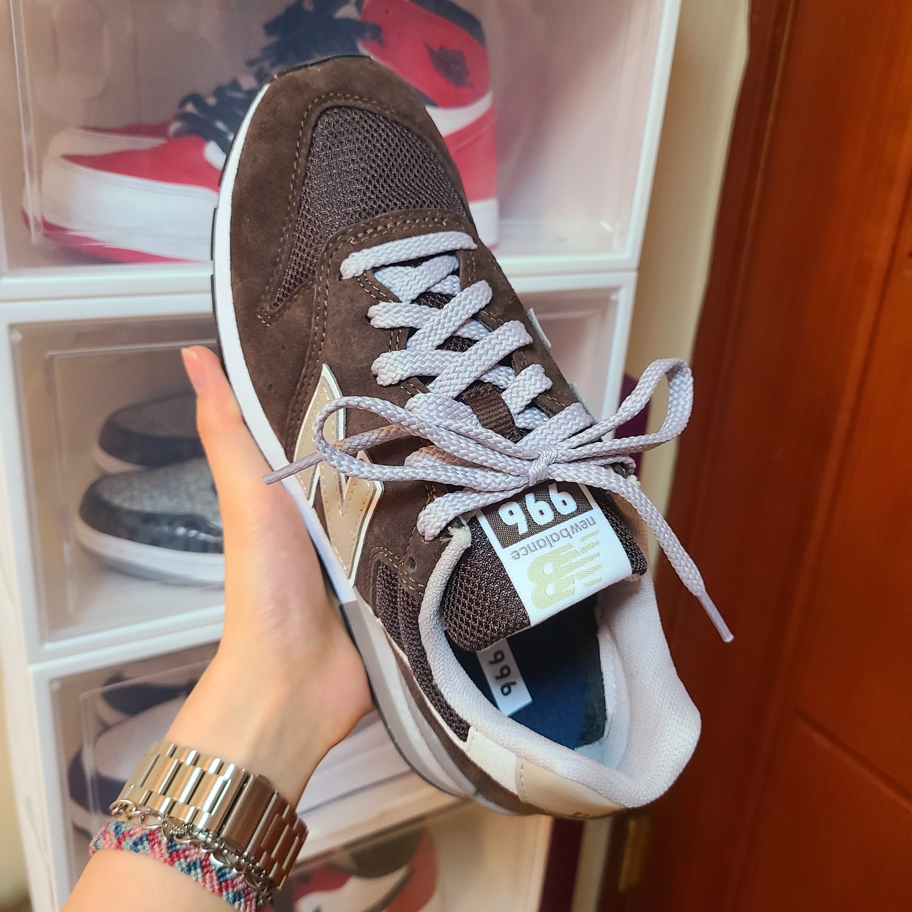 New Balance 996 Dark Brown 착용 스타일 - 3