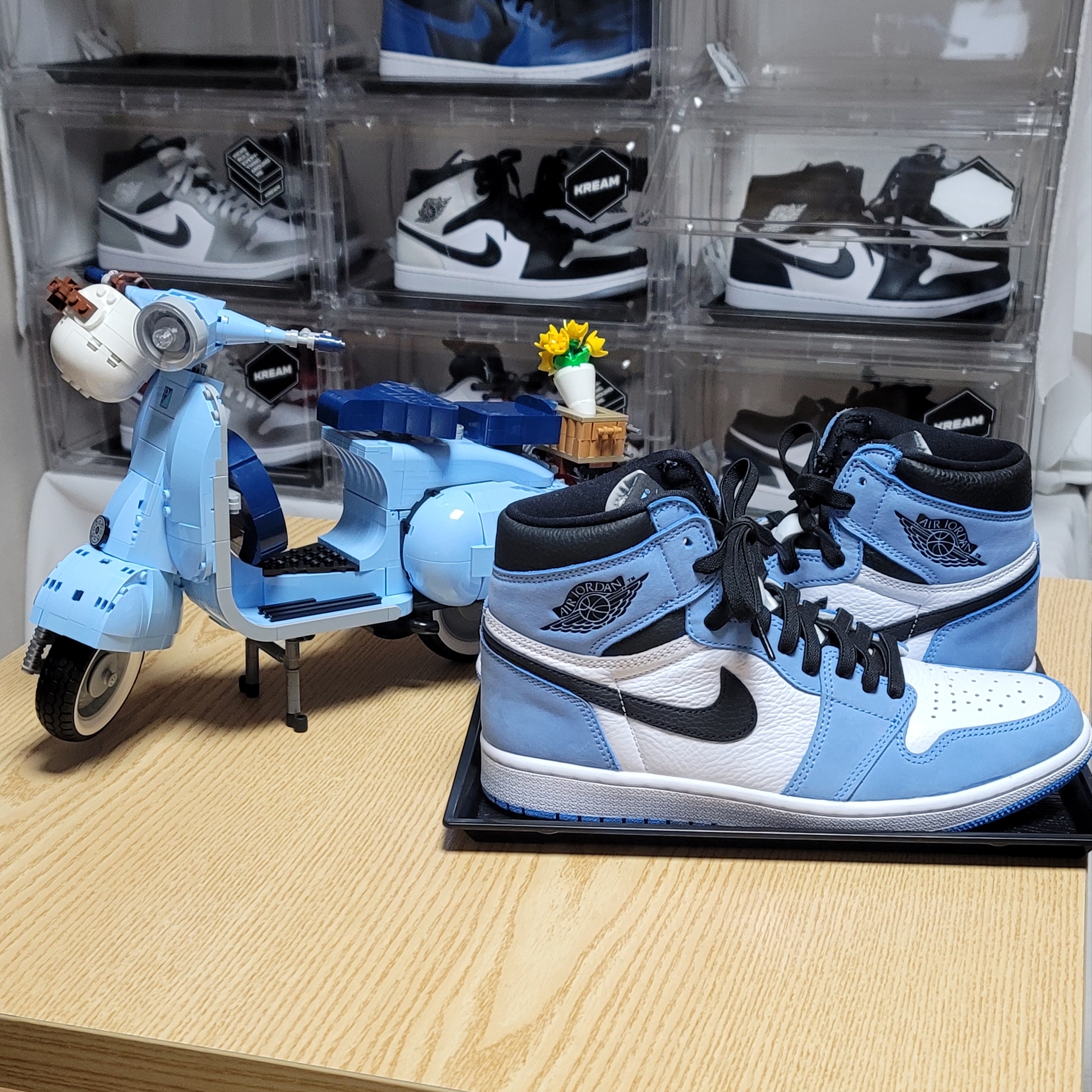 Jordan 1 Retro High OG University Blue, Lego Vespa 125 착용 스타일