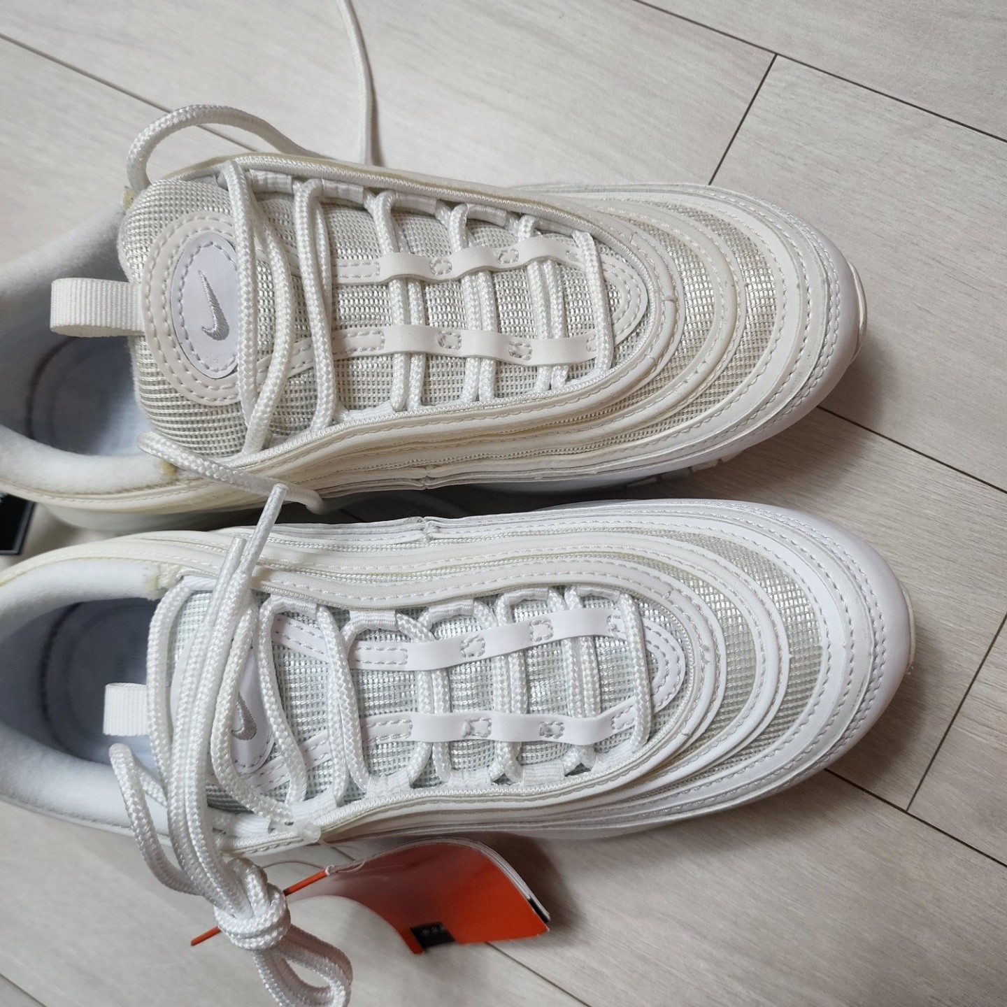(W) Nike Air Max 97 White Pure Platinum 착용 스타일 - 4