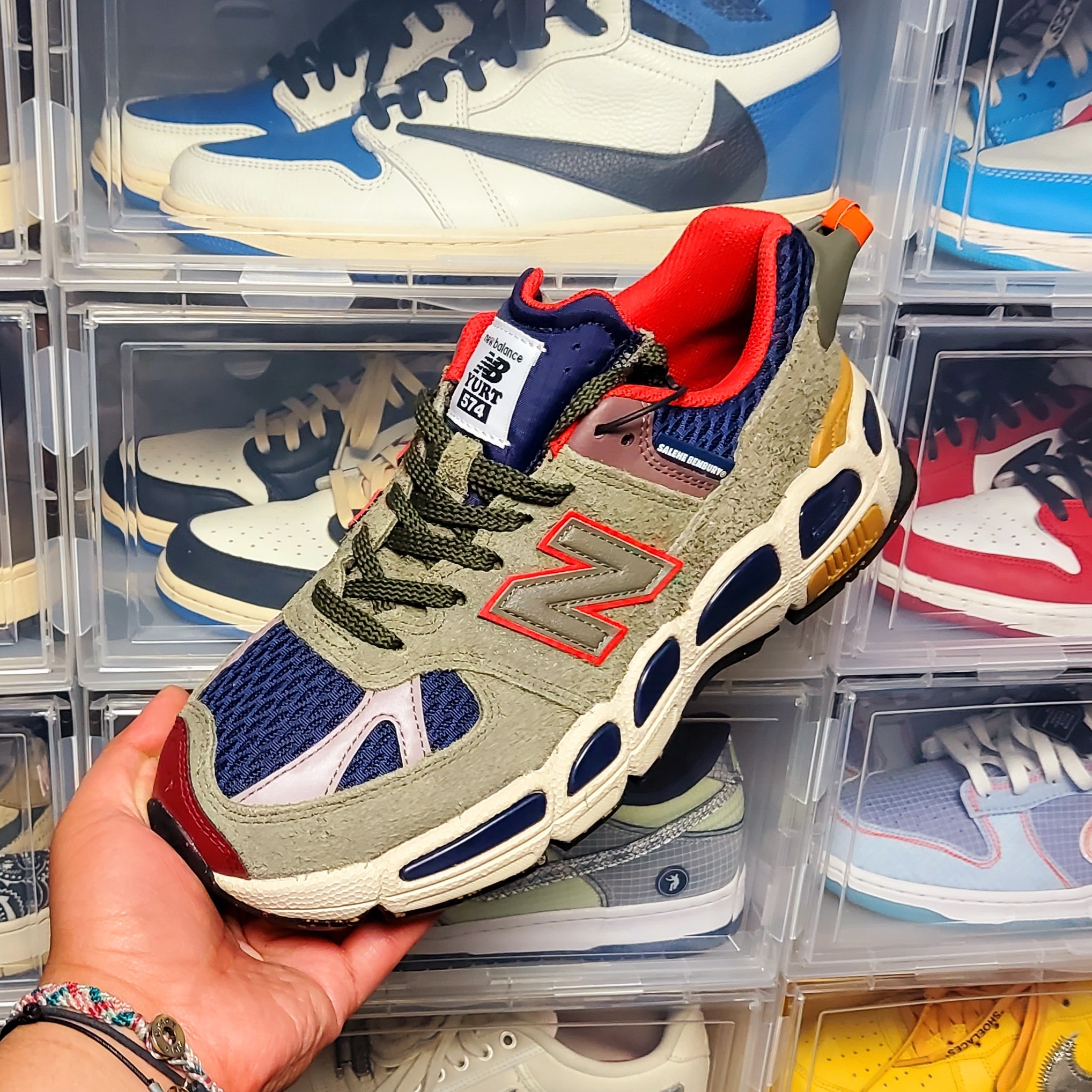 New Balance x Salehe Bembury 574 Yurt Team Forest Green 착용 스타일 - 1