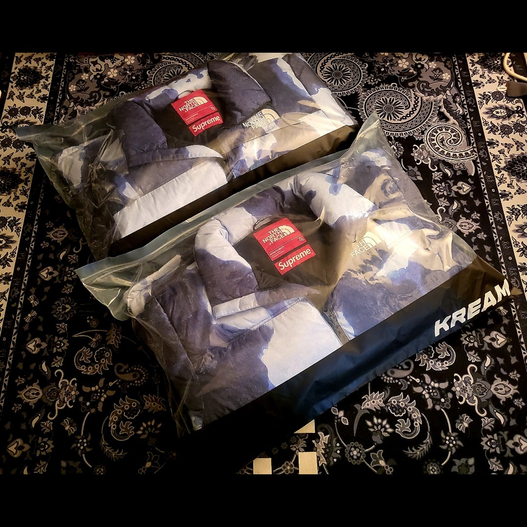 Supreme x The North Face Bleached Denim Print Nuptse Jacket Indigo - 21FW 착용 스타일