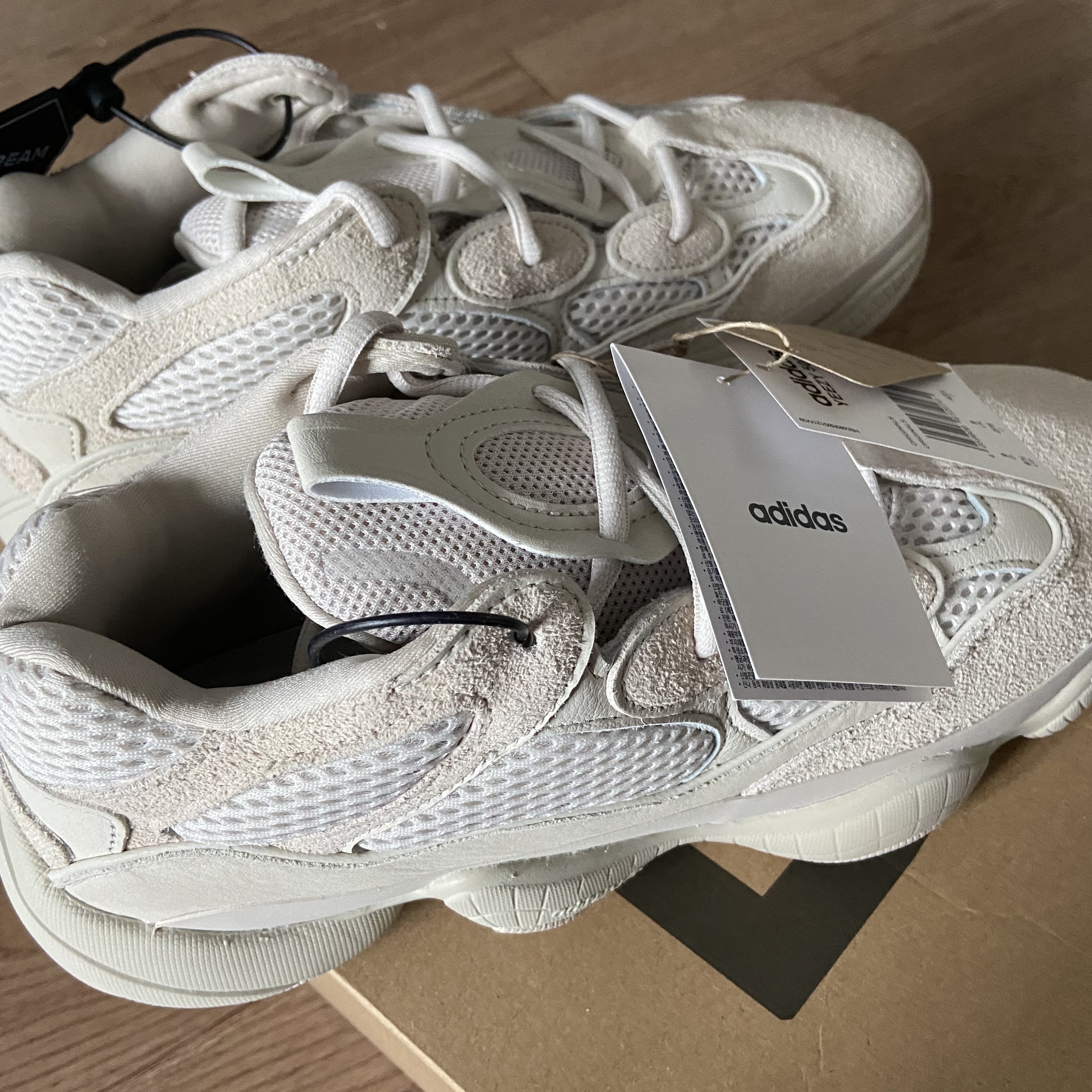 Adidas Yeezy 500 Blush 2022 착용 스타일