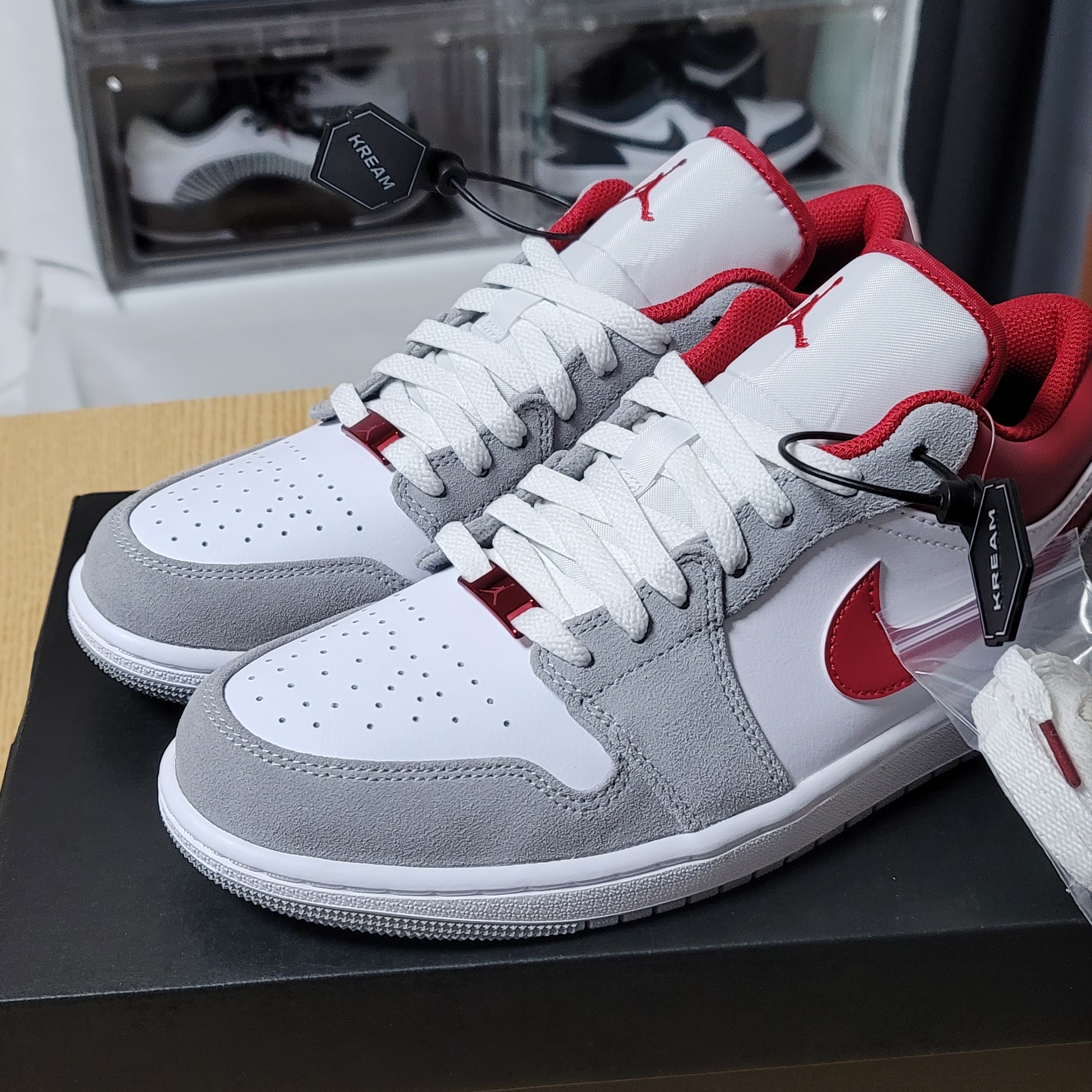 Jordan 1 Low SE Light Smoke Grey Gym Red 착용 스타일