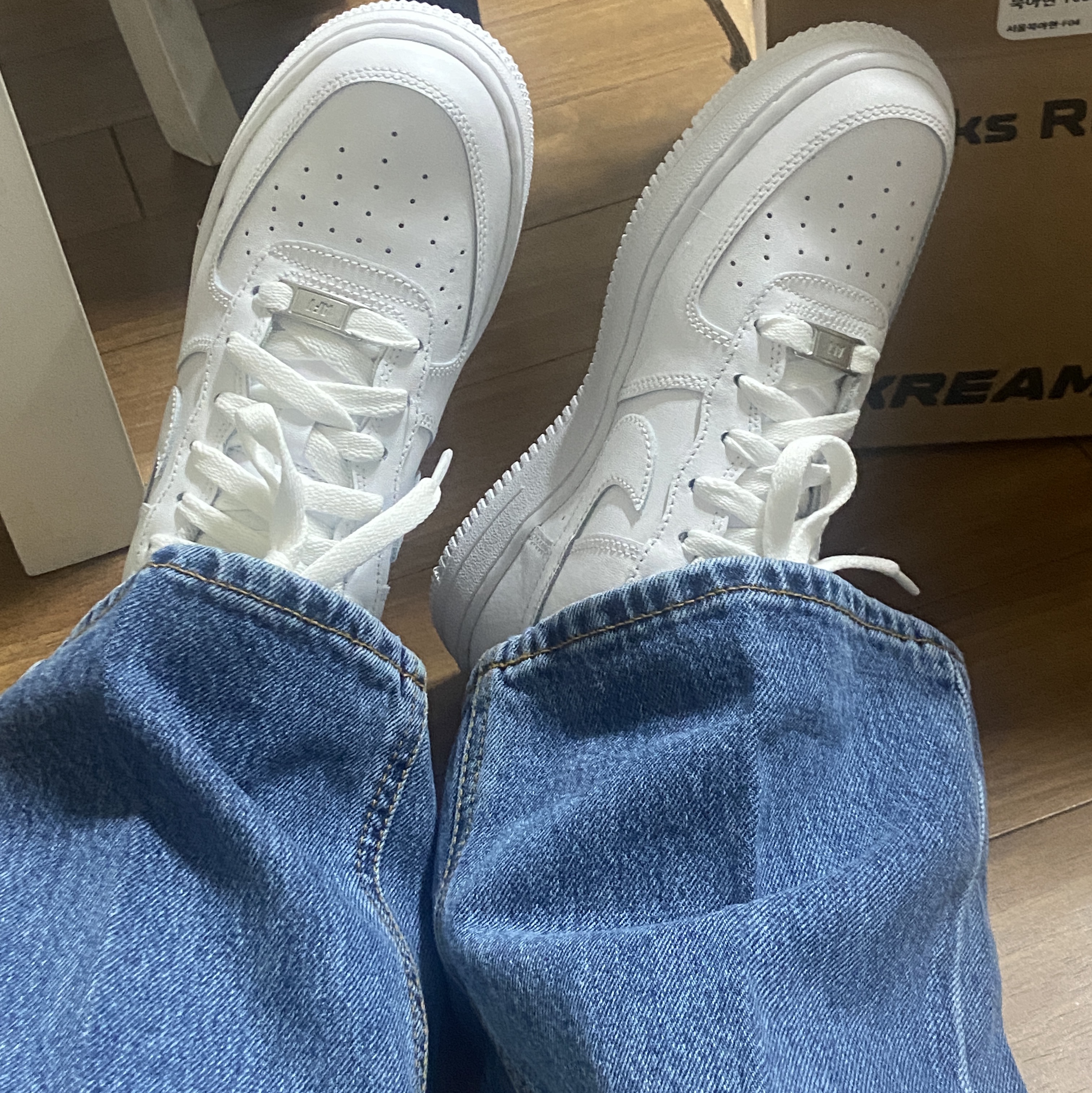 (GS) Nike Air Force 1 LE White 착용 스타일